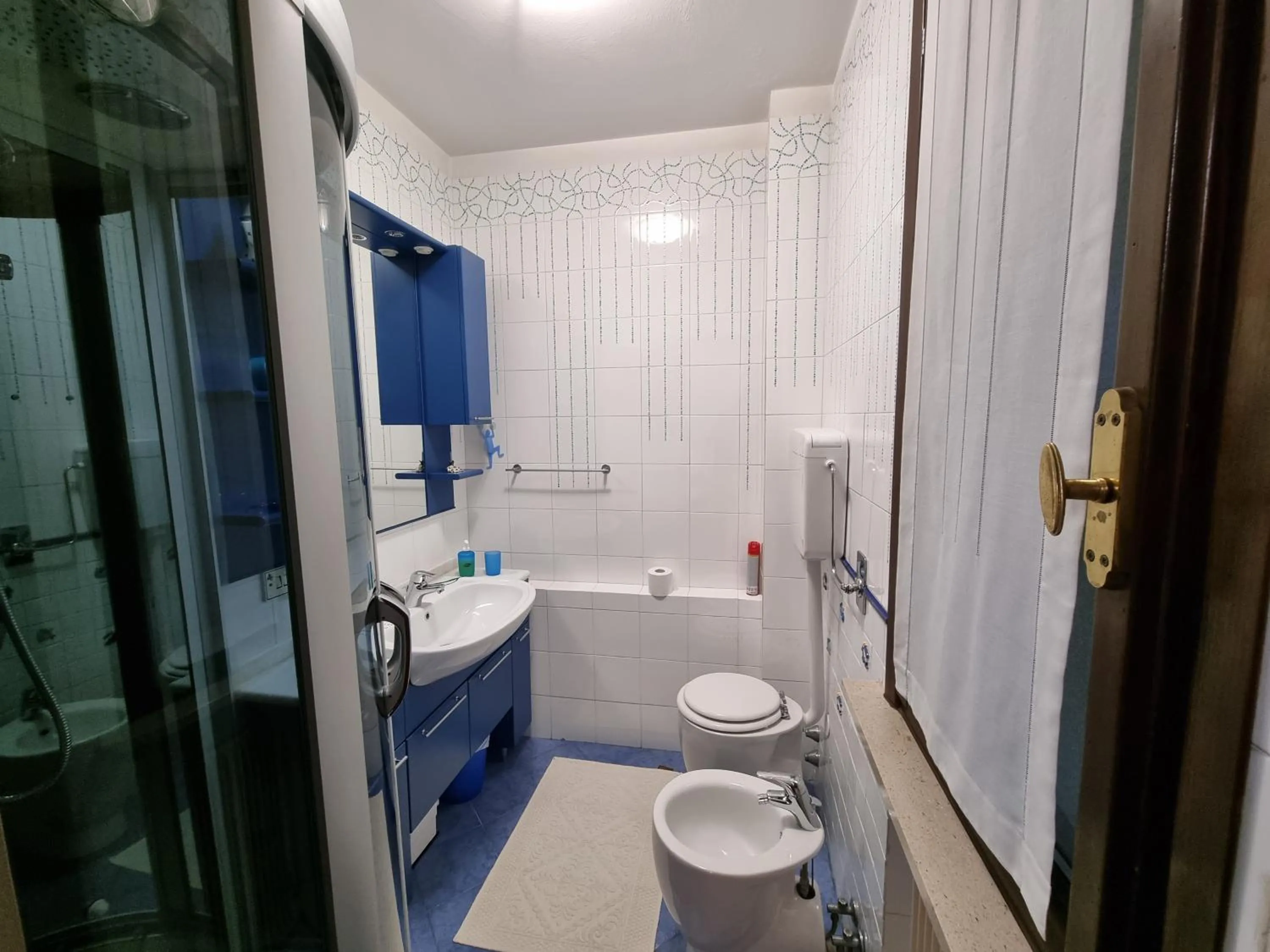 Shower in B&B Accanto al Focolare 2