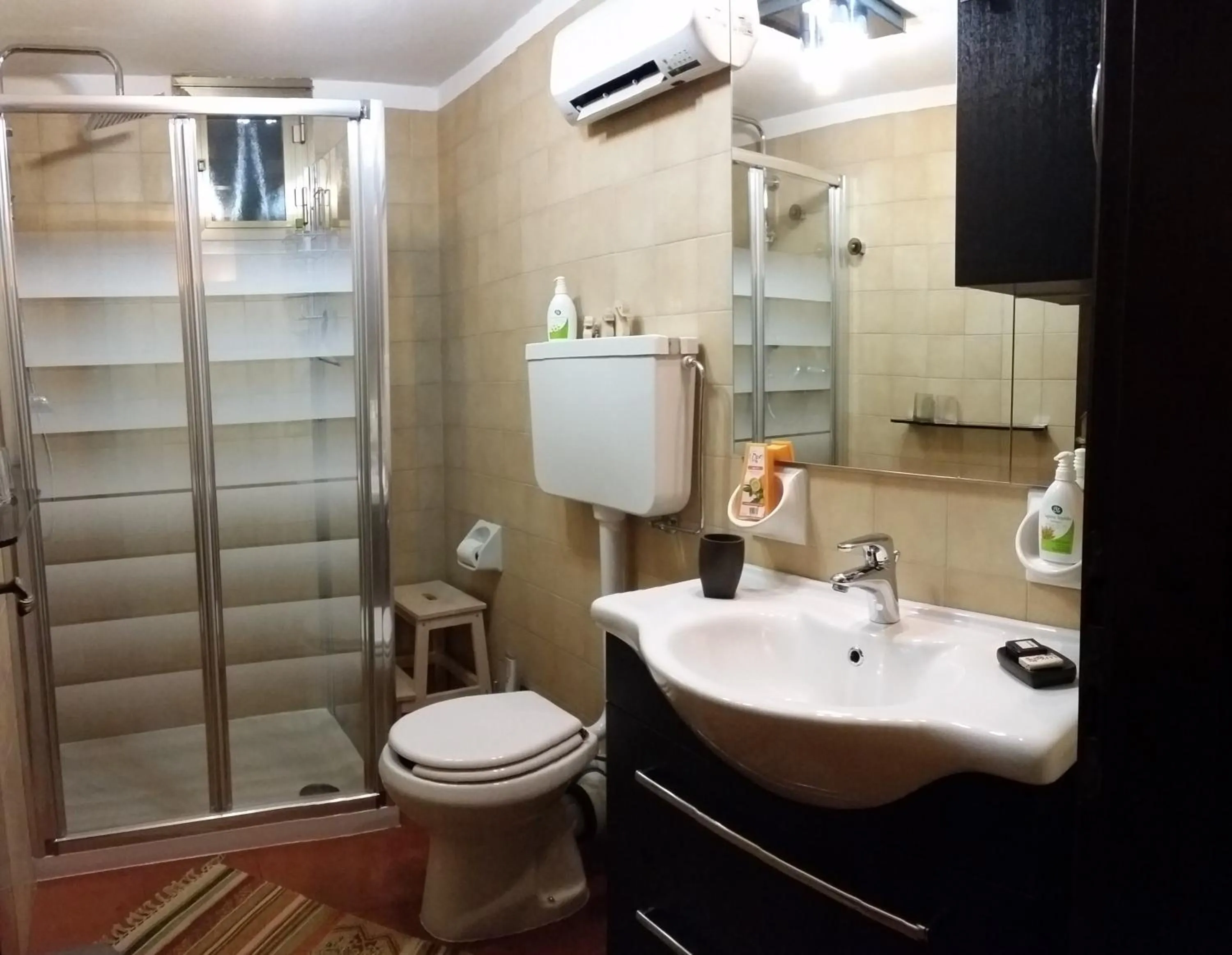 Shower in B&B Accanto al Focolare 2