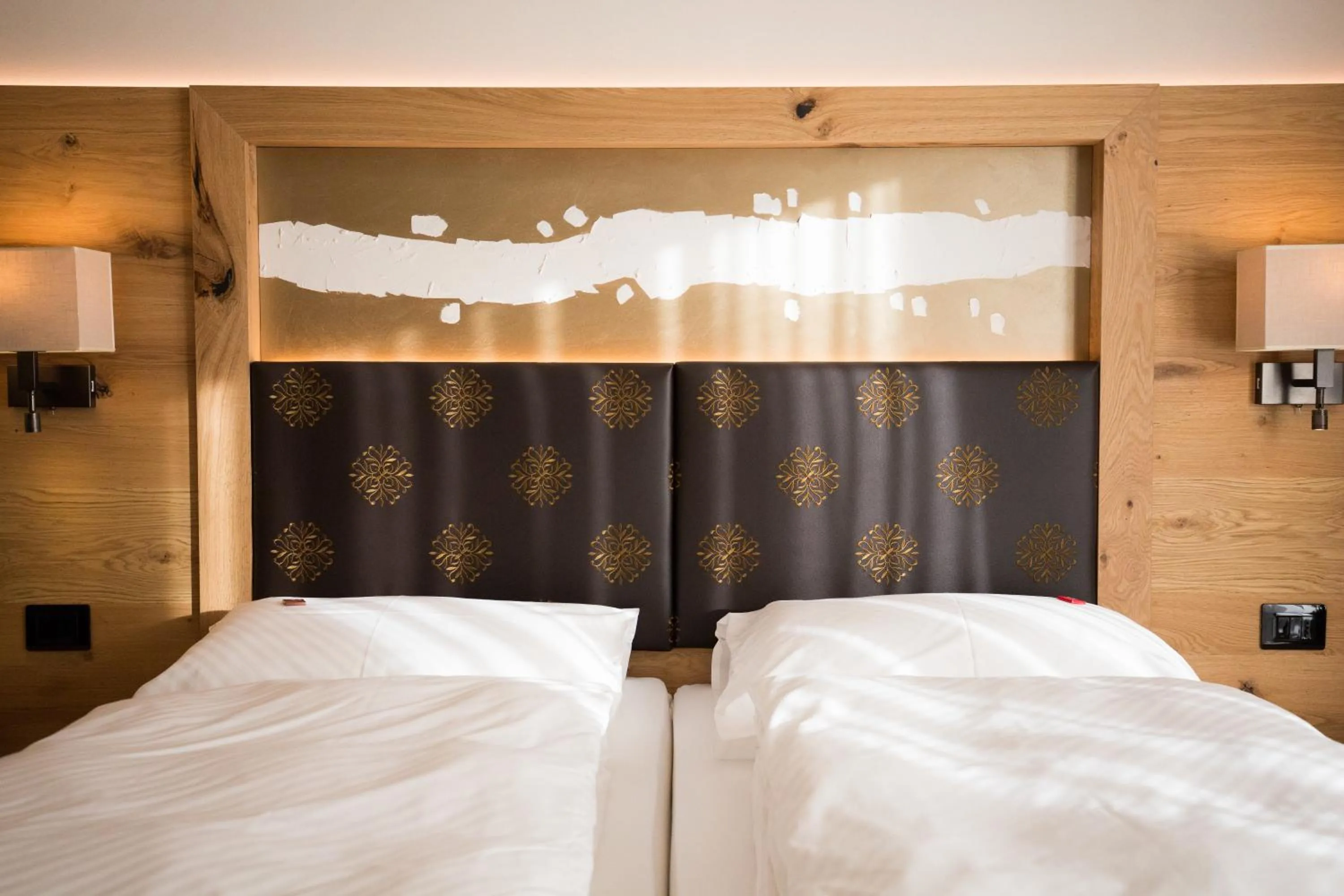 Decorative detail, Bed in Chalet Marcora