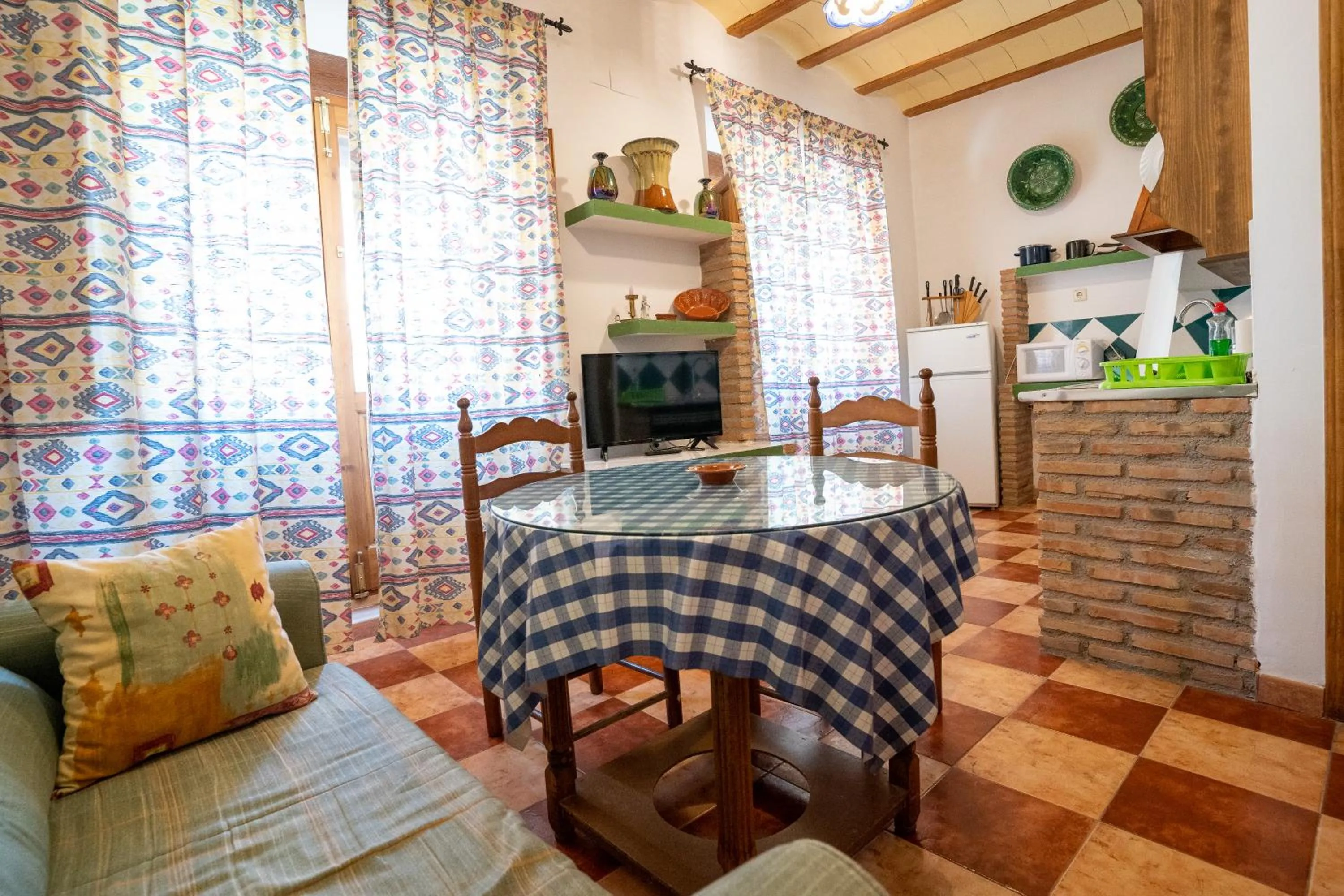 Dining area in APAR. SIERRAGUADALQUIVIR