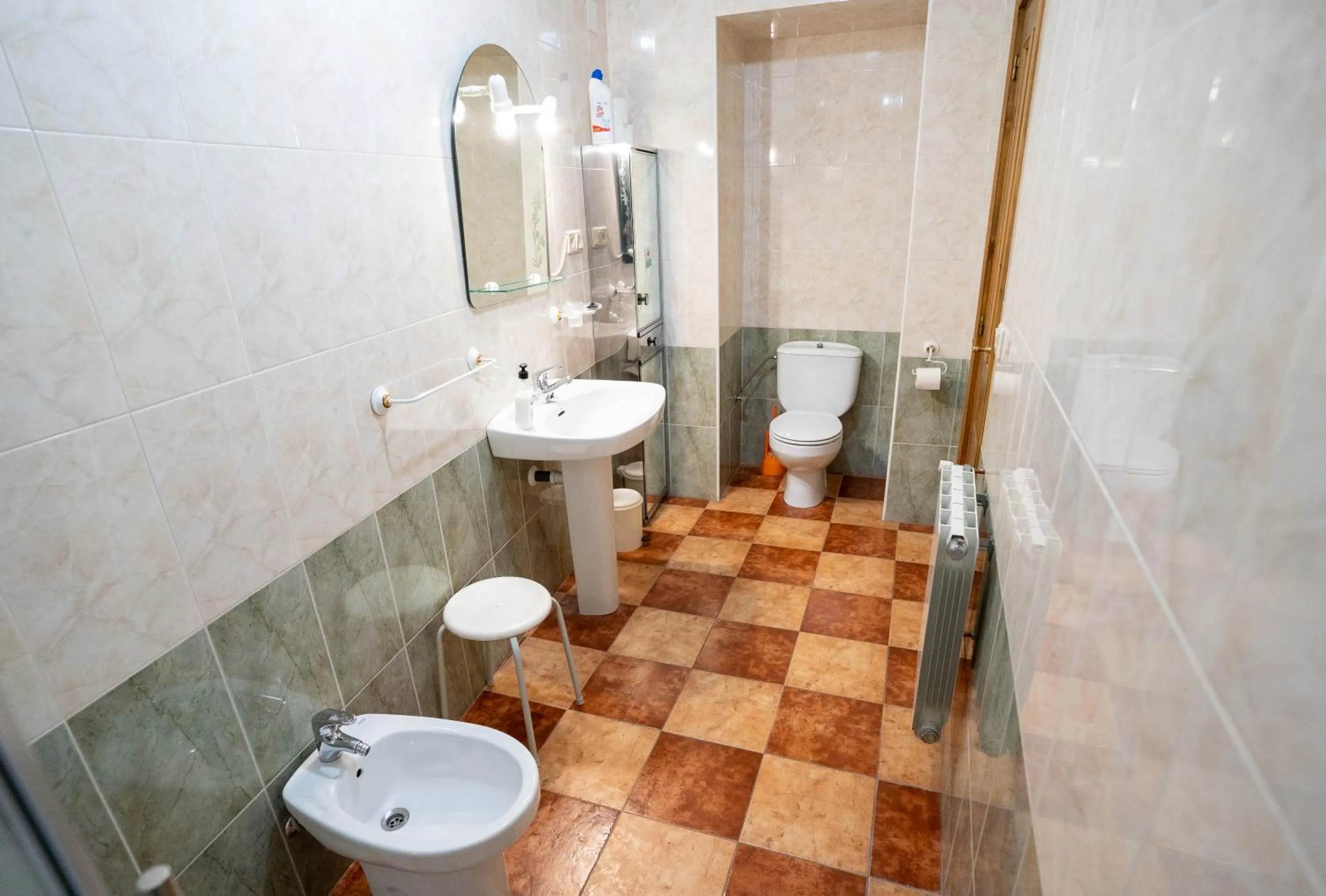 Shower in APAR. SIERRAGUADALQUIVIR