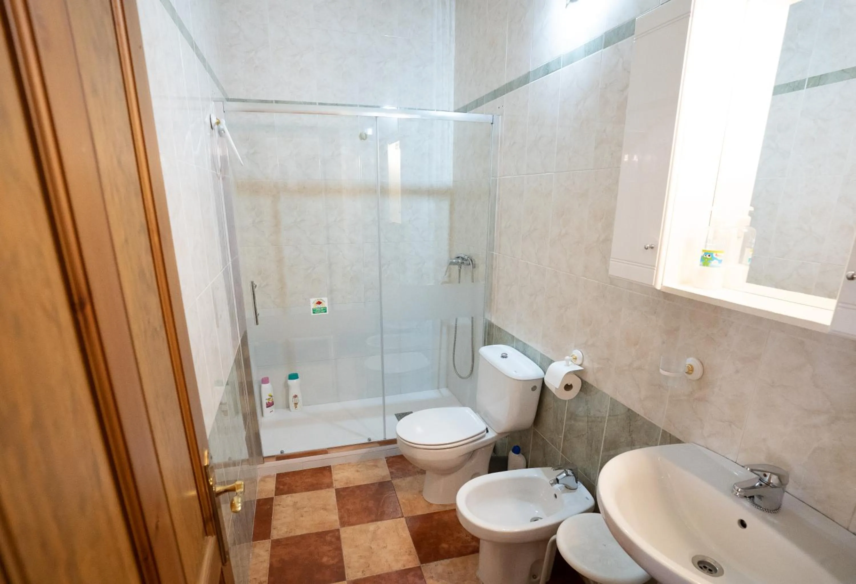 Shower in APAR. SIERRAGUADALQUIVIR