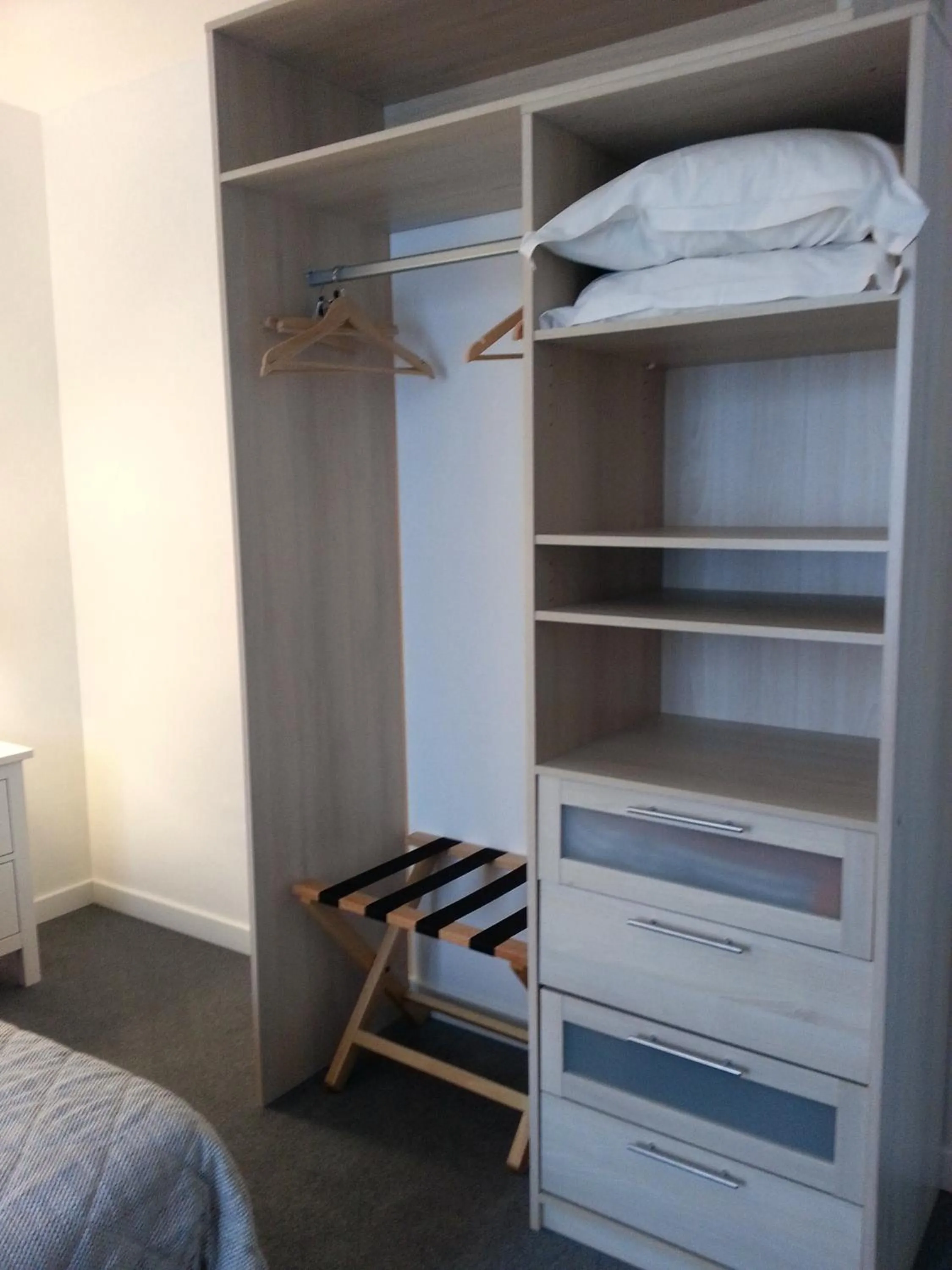 Bedroom, Bed in Hôtel L'ideal le Mountbatten