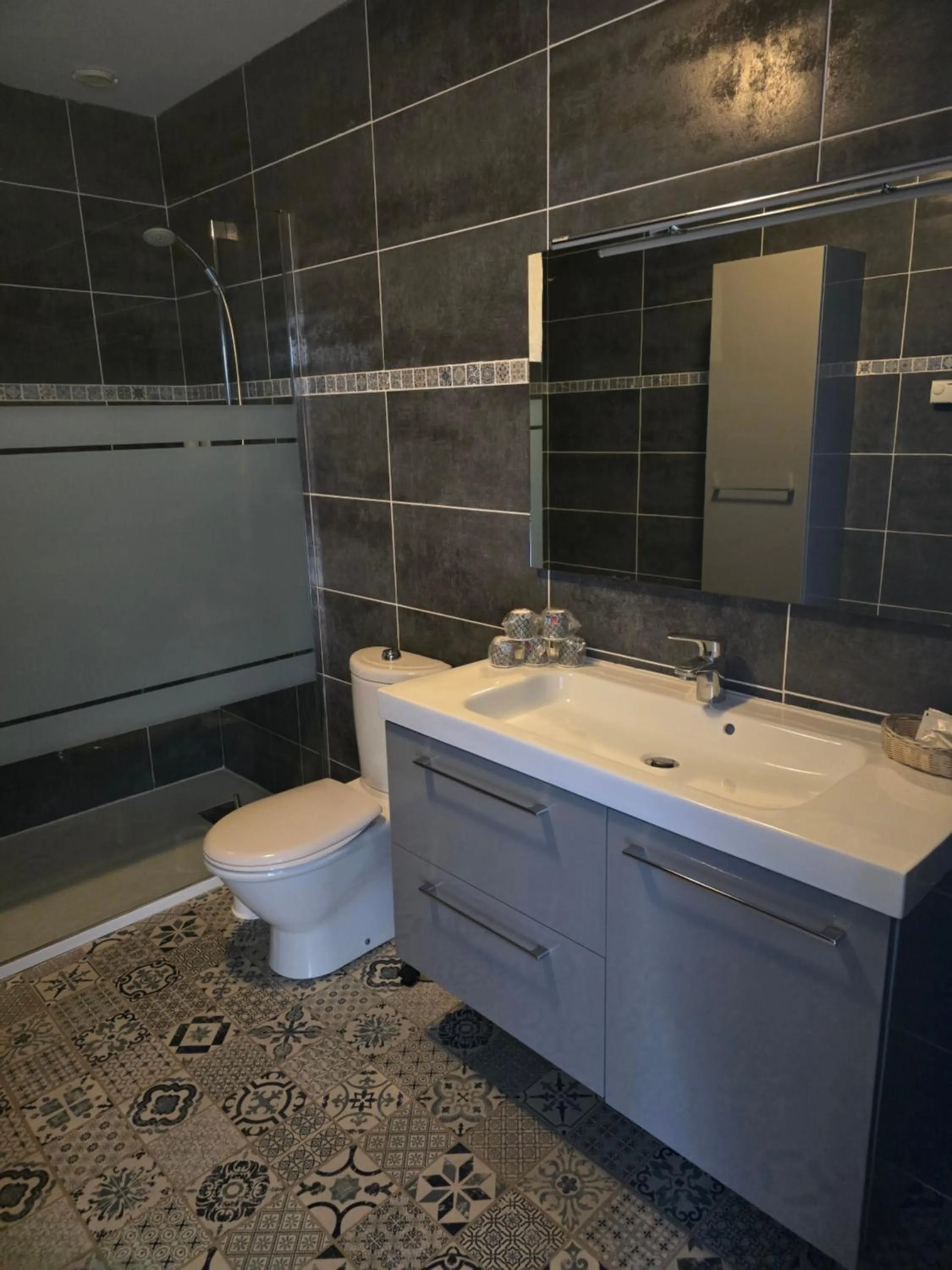 Bathroom in Hôtel L'ideal le Mountbatten