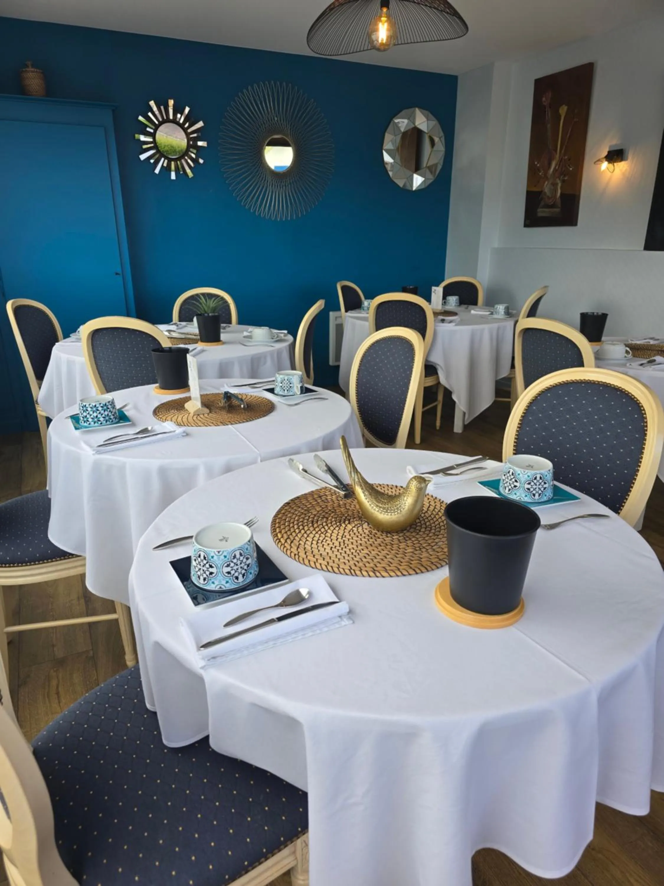 Breakfast in Hôtel L'ideal le Mountbatten