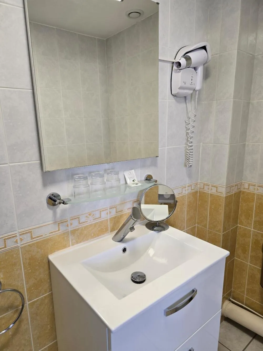 Bathroom in Hôtel L'ideal le Mountbatten