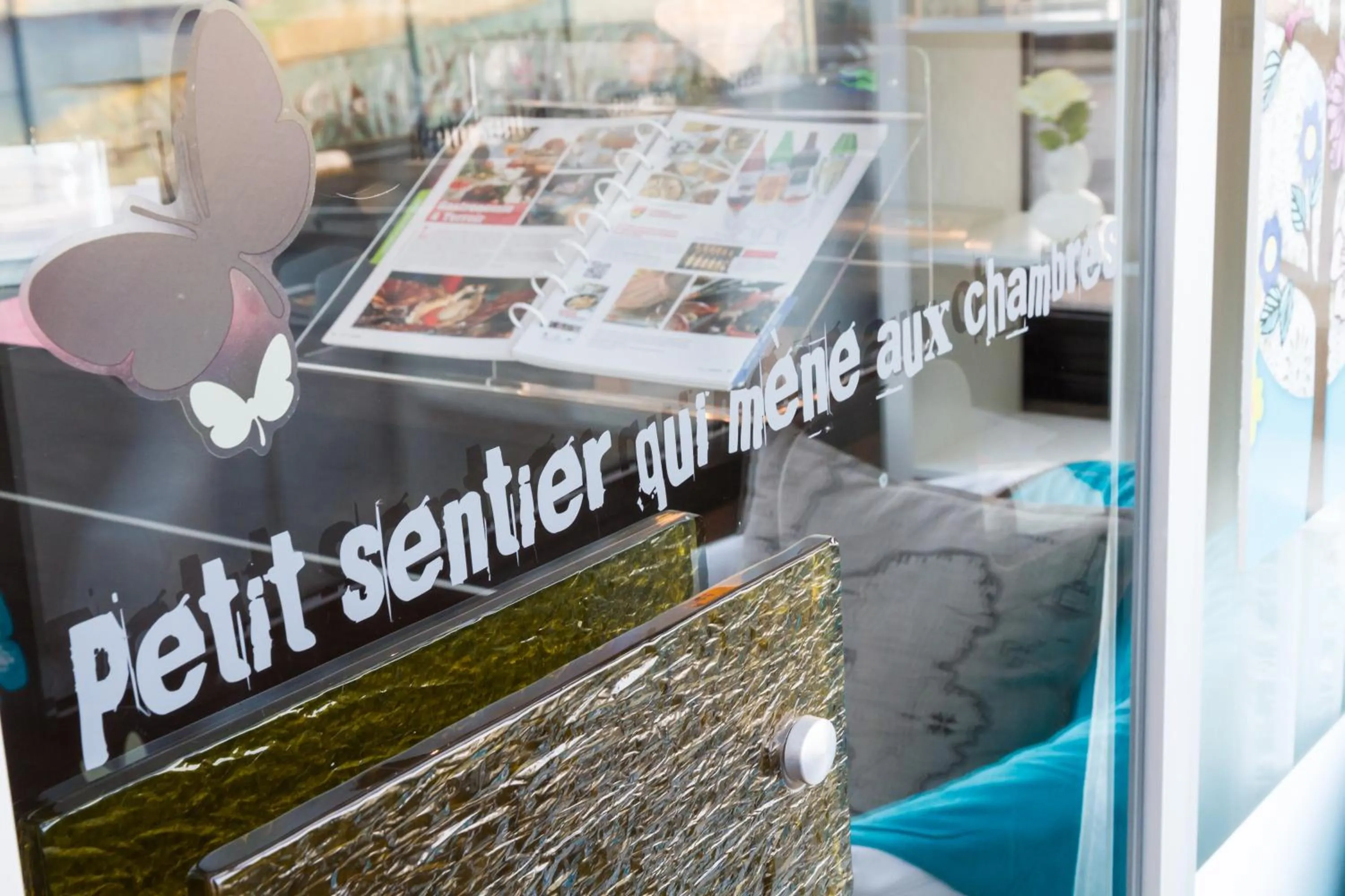 Facade/entrance in Hôtel L'ideal le Mountbatten