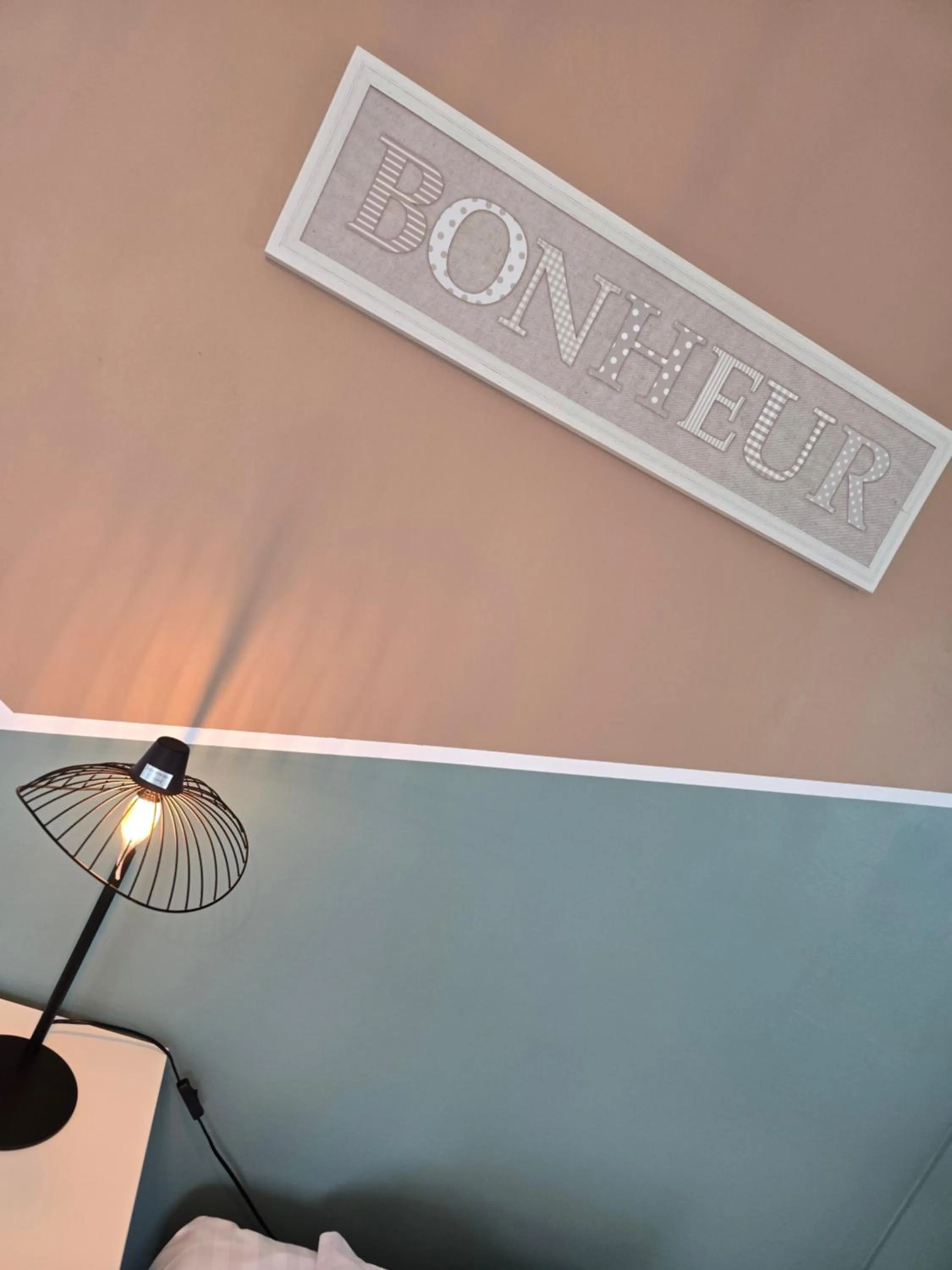 furniture in Hôtel L'ideal le Mountbatten