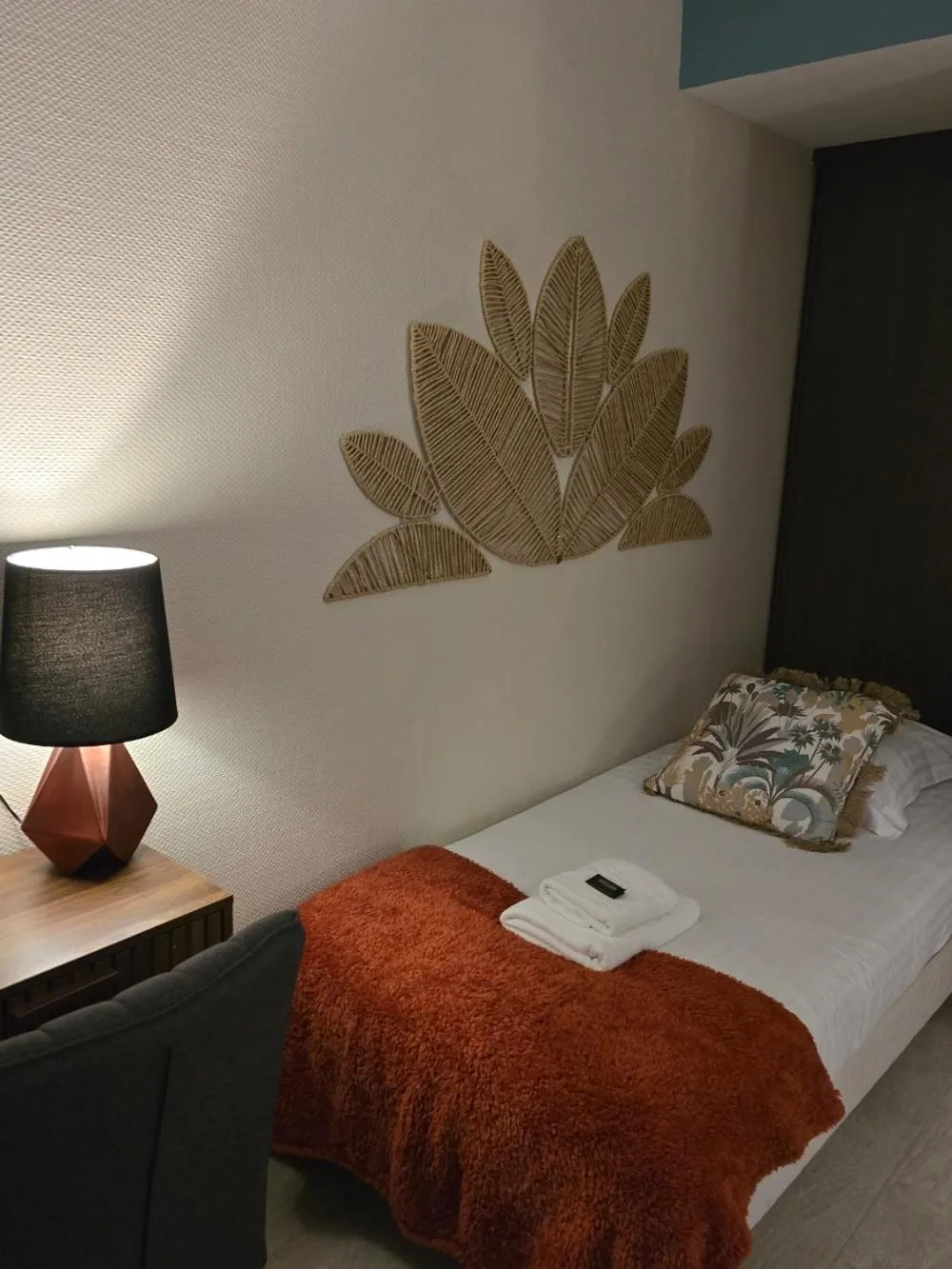 Bed in Hôtel L'ideal le Mountbatten