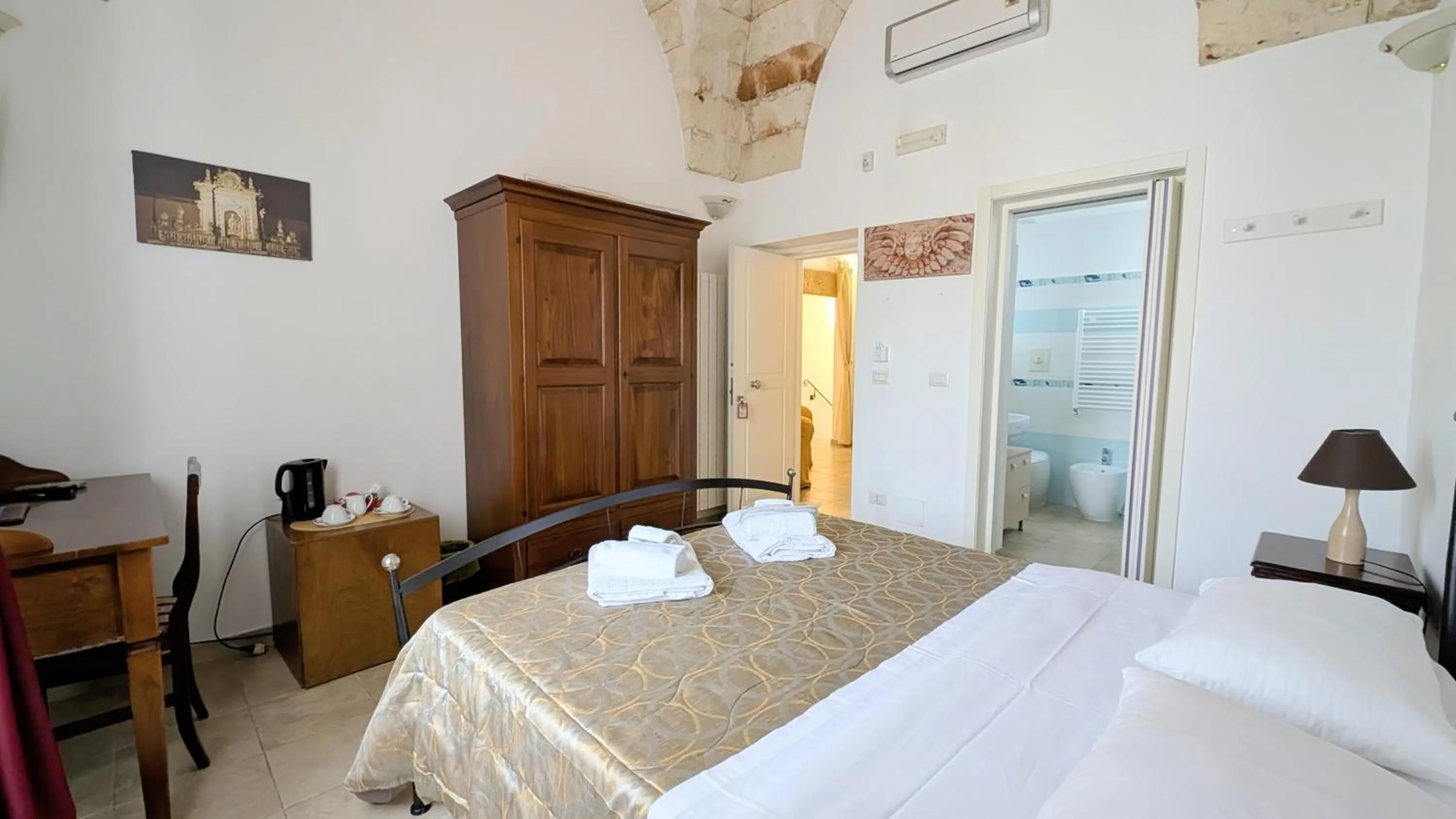 Bedroom, Bed in B&B Corte Regina Esther