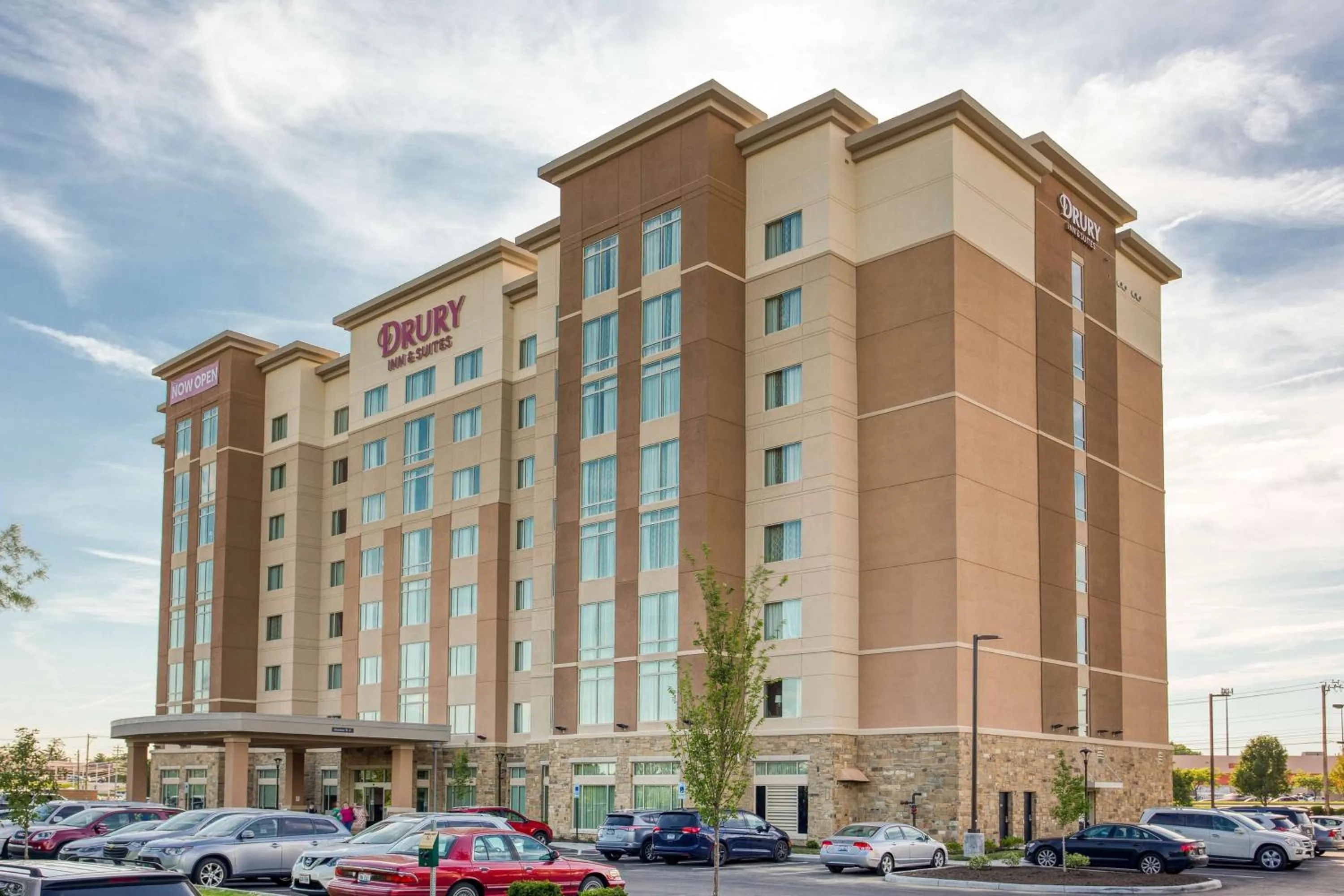 Property building in Drury Inn & Suites Cincinnati Northeast Mason