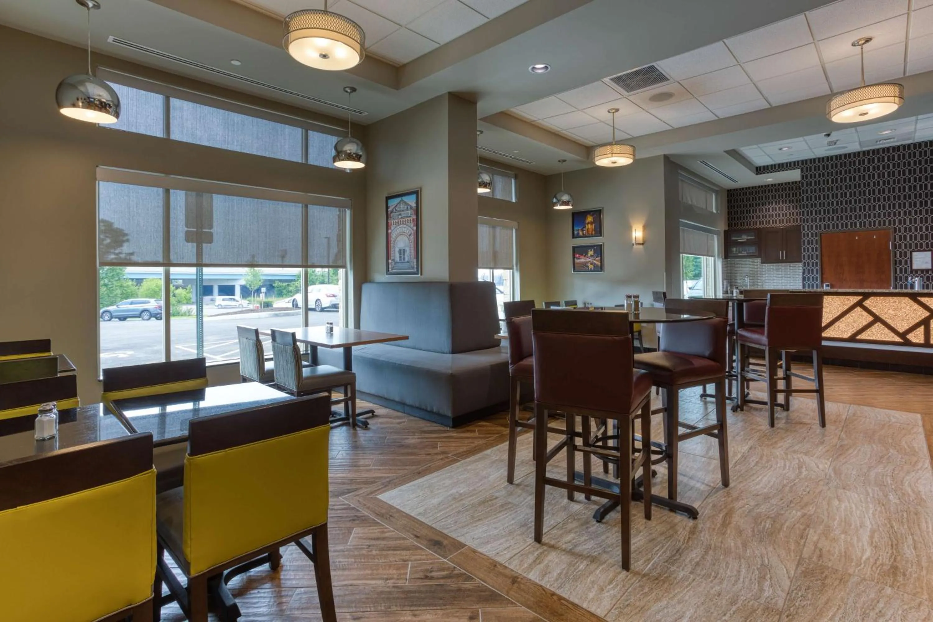 Restaurant/places to eat in Drury Inn & Suites Cincinnati Northeast Mason