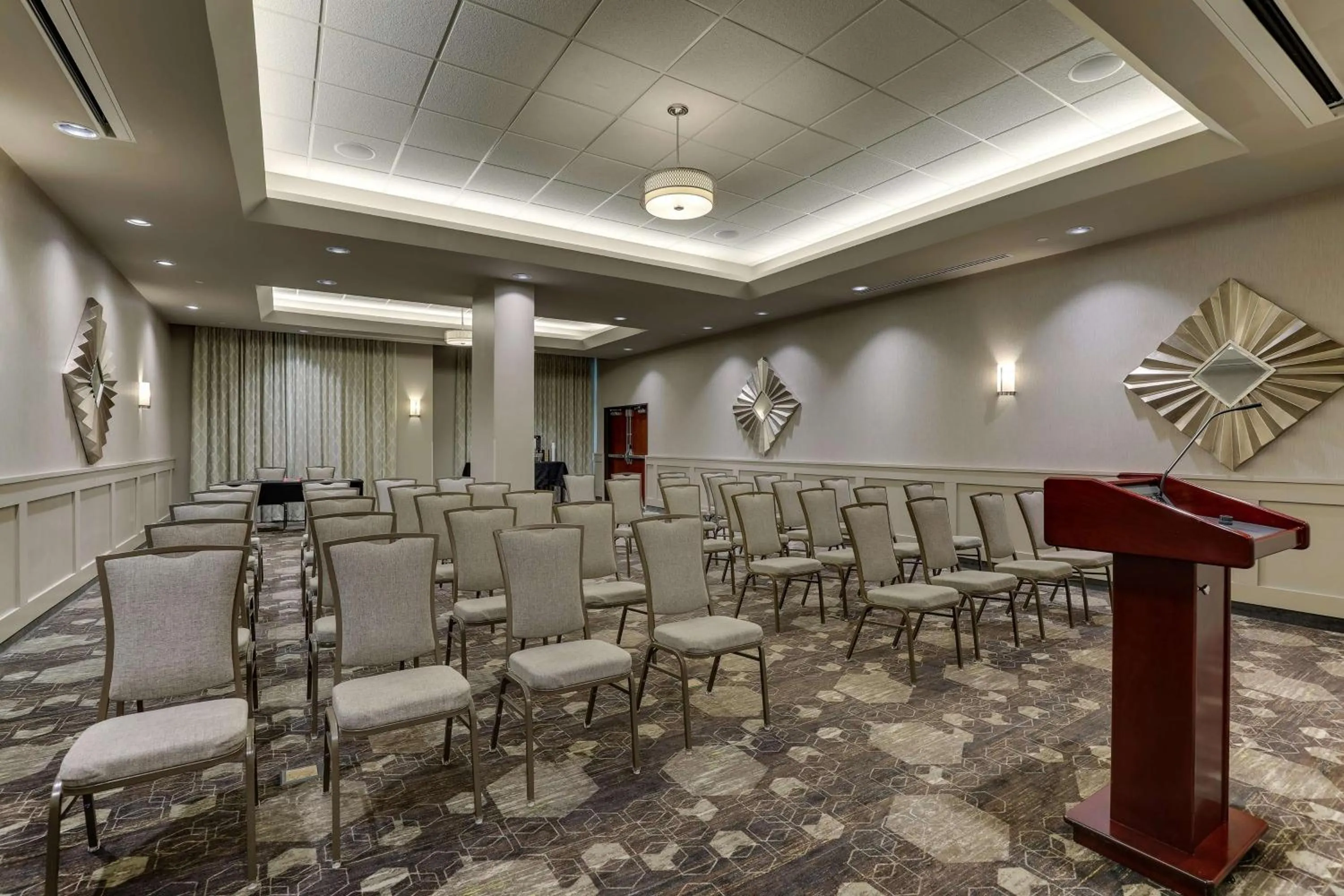 Bedroom in Drury Inn & Suites Cincinnati Northeast Mason