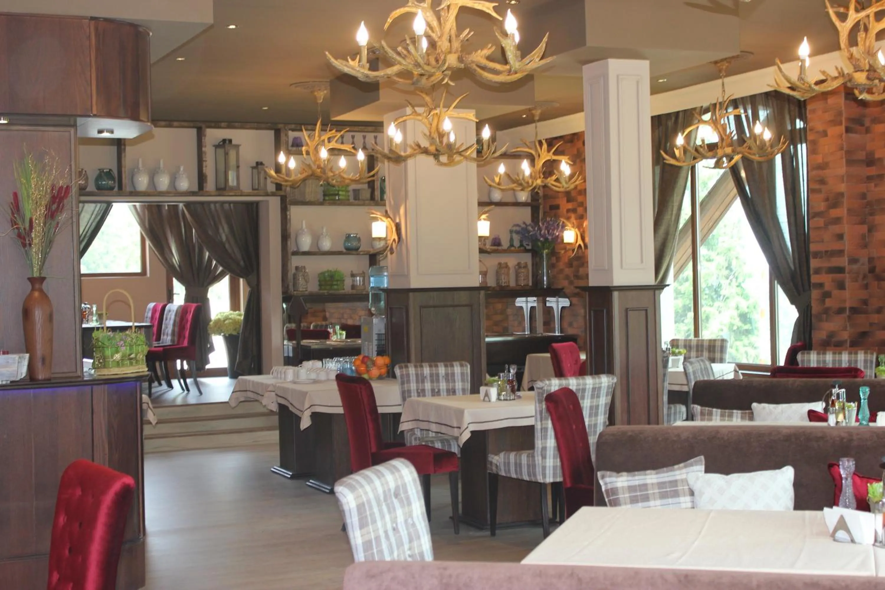Restaurant/places to eat in Hotel Iva & Elena