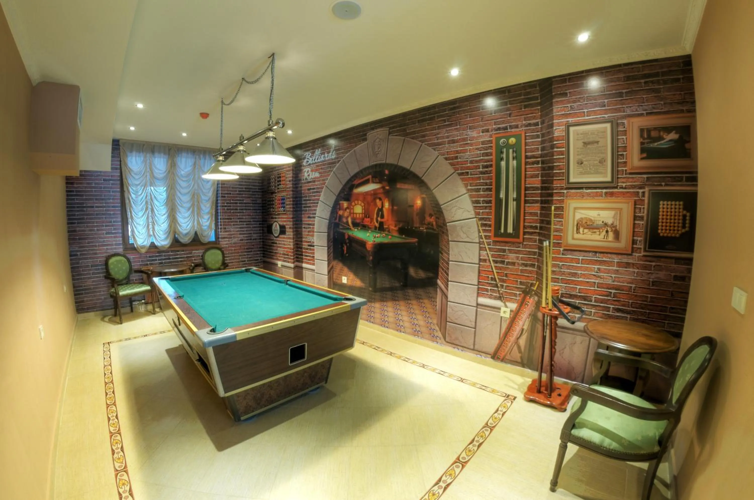 Billiard in Hotel Iva & Elena