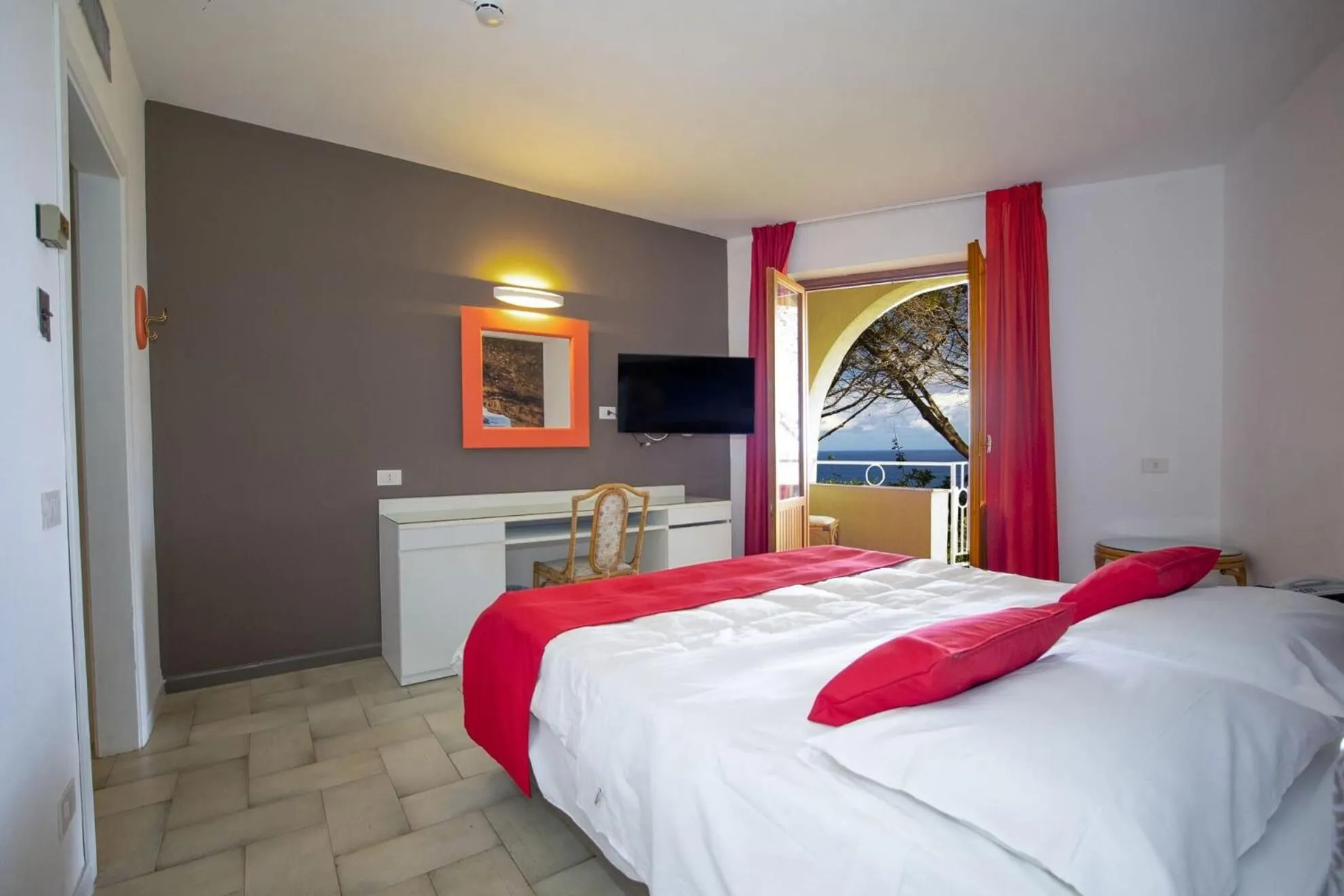 Photo of the whole room in Perla Del Golfo Resort