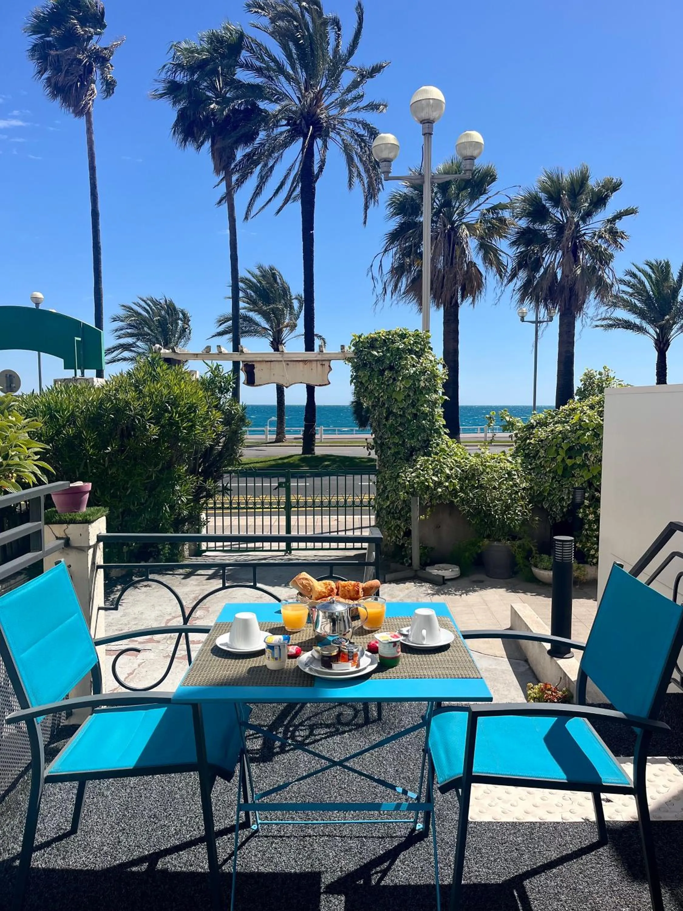 Breakfast in Hotel Flots d'Azur Promenade des Anglais