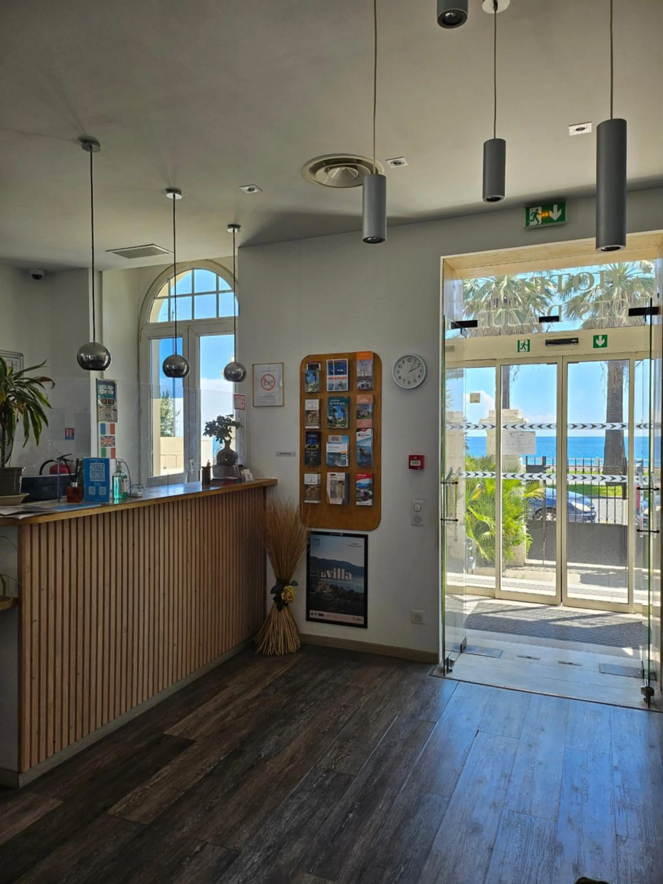 Lobby or reception in Hotel Flots d'Azur Promenade des Anglais