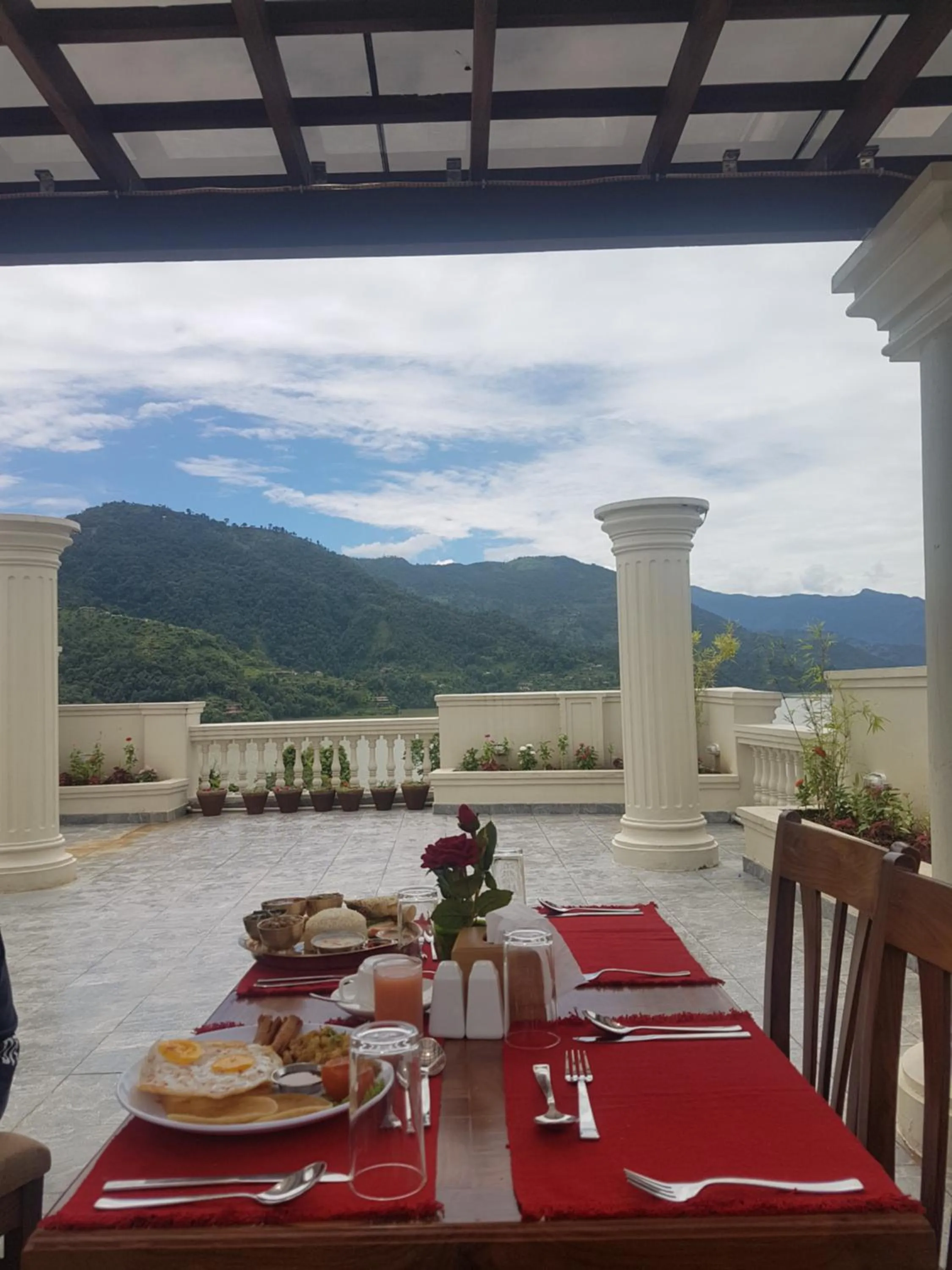 Restaurant/places to eat in Hotel Portland