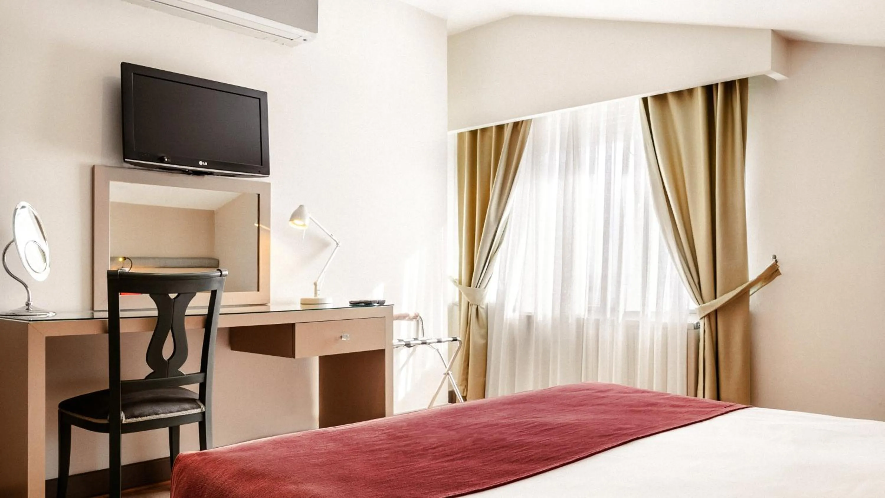 Bed in Cheya Beşiktaş Istanbul Bosphorus City Center Hotel & Suites