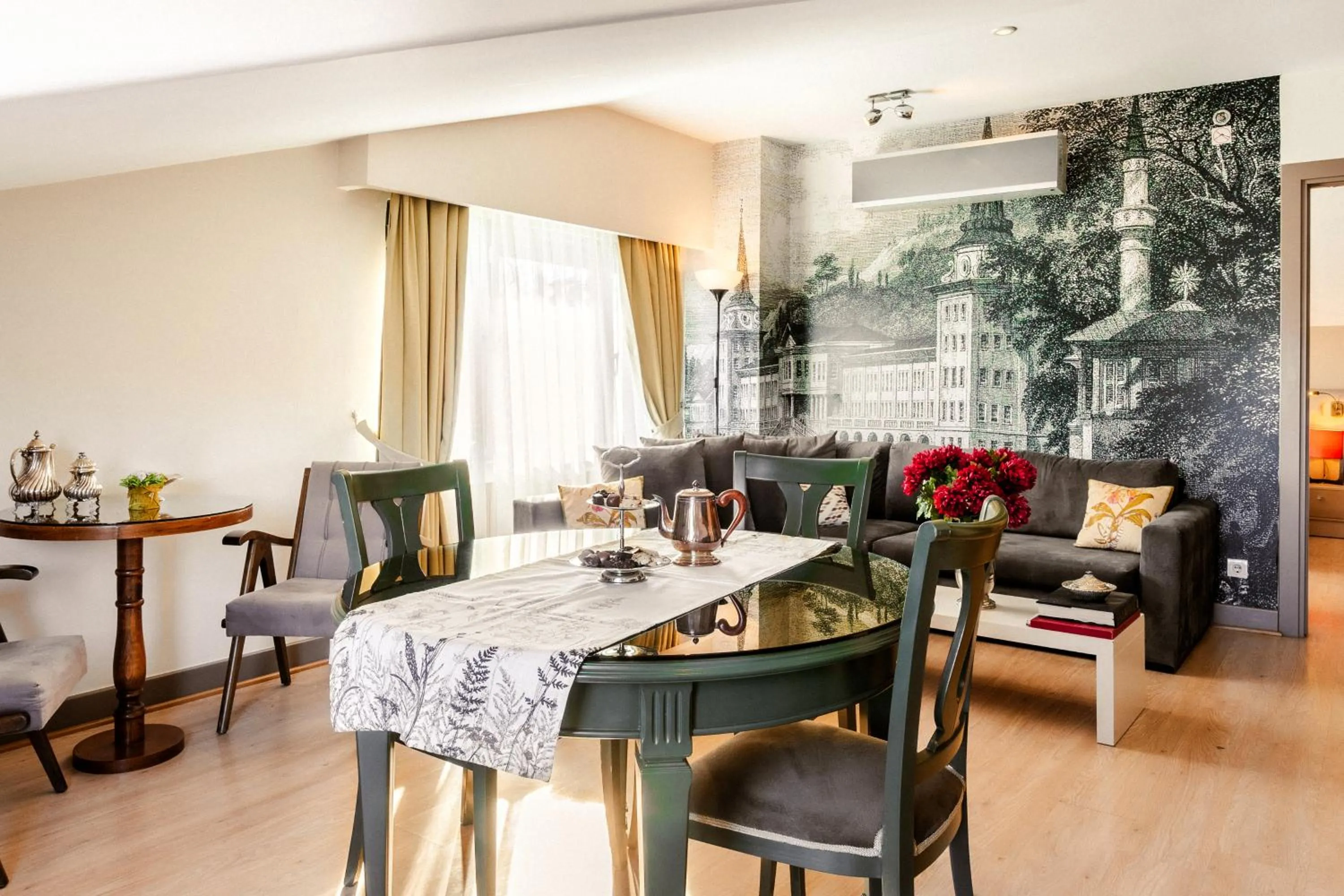 Seating area in Cheya Beşiktaş Istanbul Bosphorus City Center Hotel & Suites