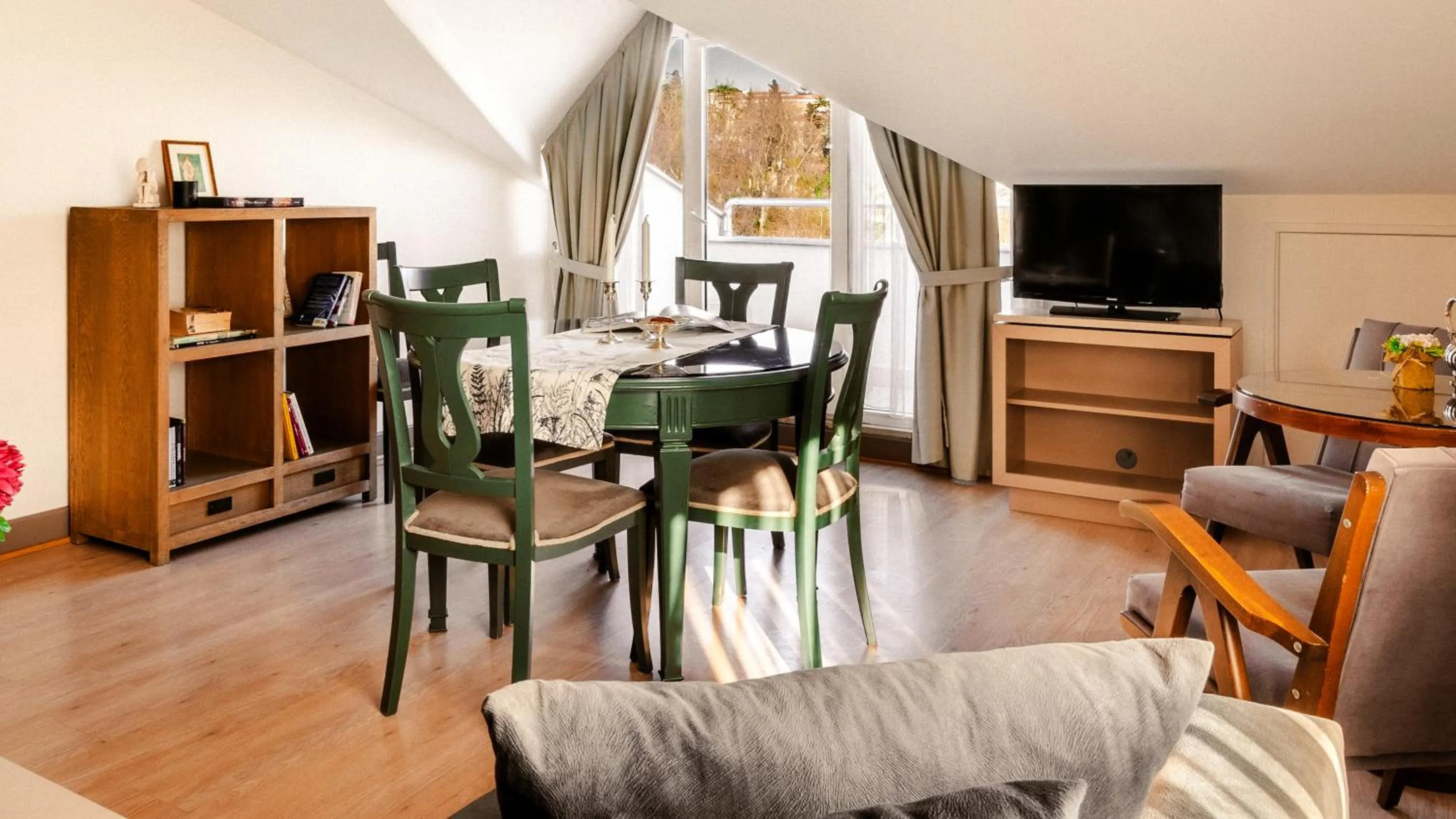 Seating area in Cheya Beşiktaş Istanbul Bosphorus City Center Hotel & Suites