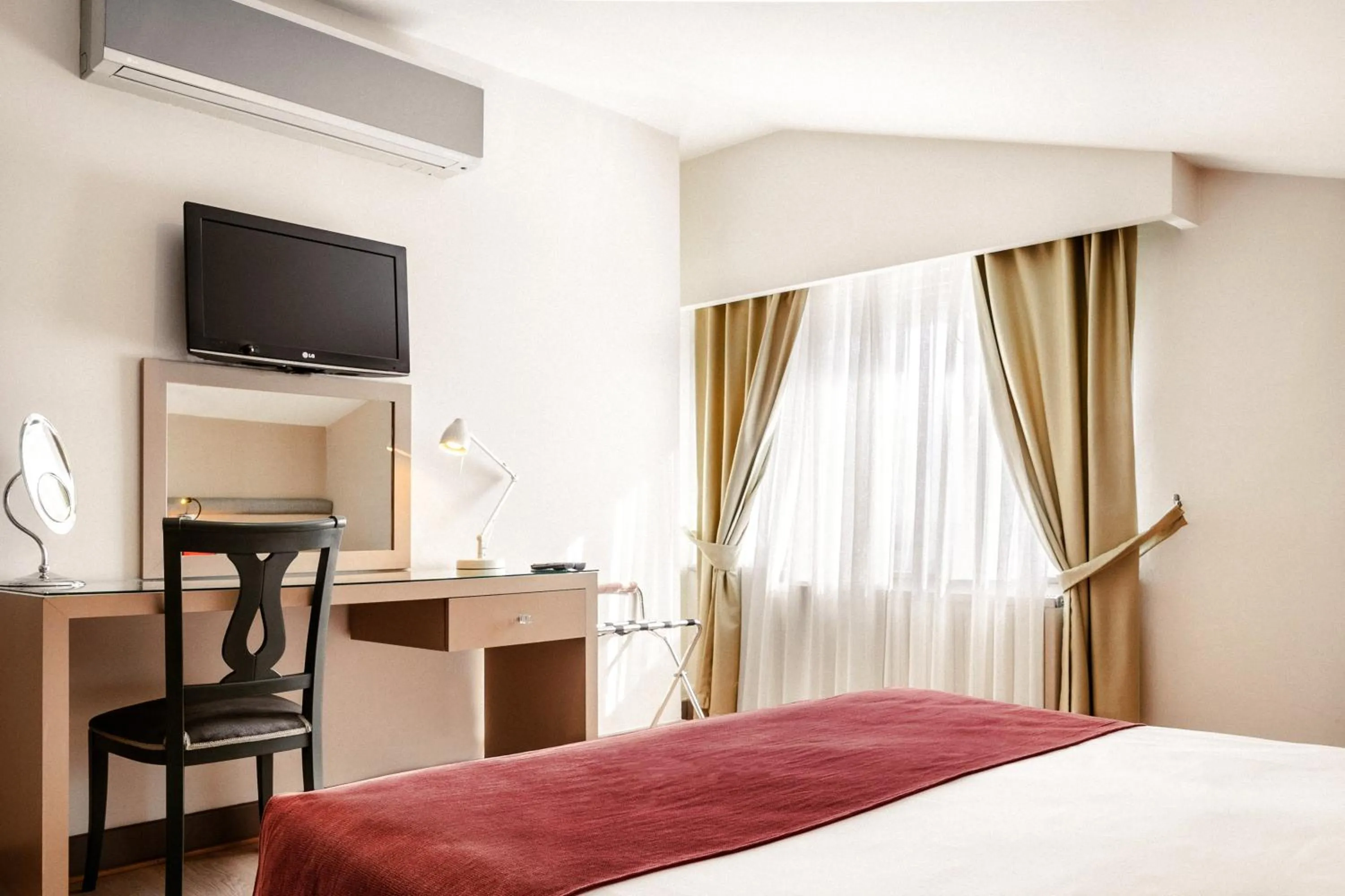 Bed in Cheya Beşiktaş Istanbul Bosphorus City Center Hotel & Suites