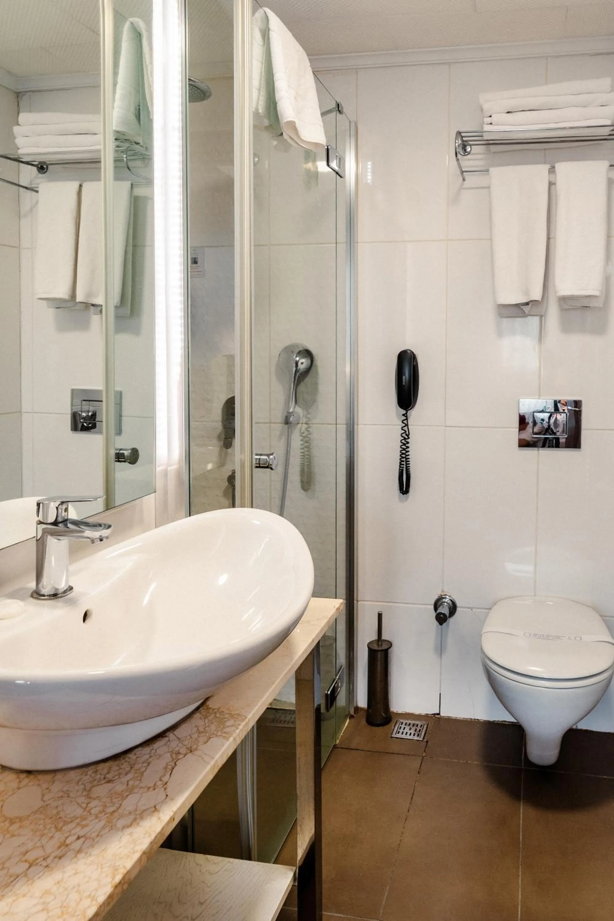 Shower in Cheya Beşiktaş Istanbul Bosphorus City Center Hotel & Suites