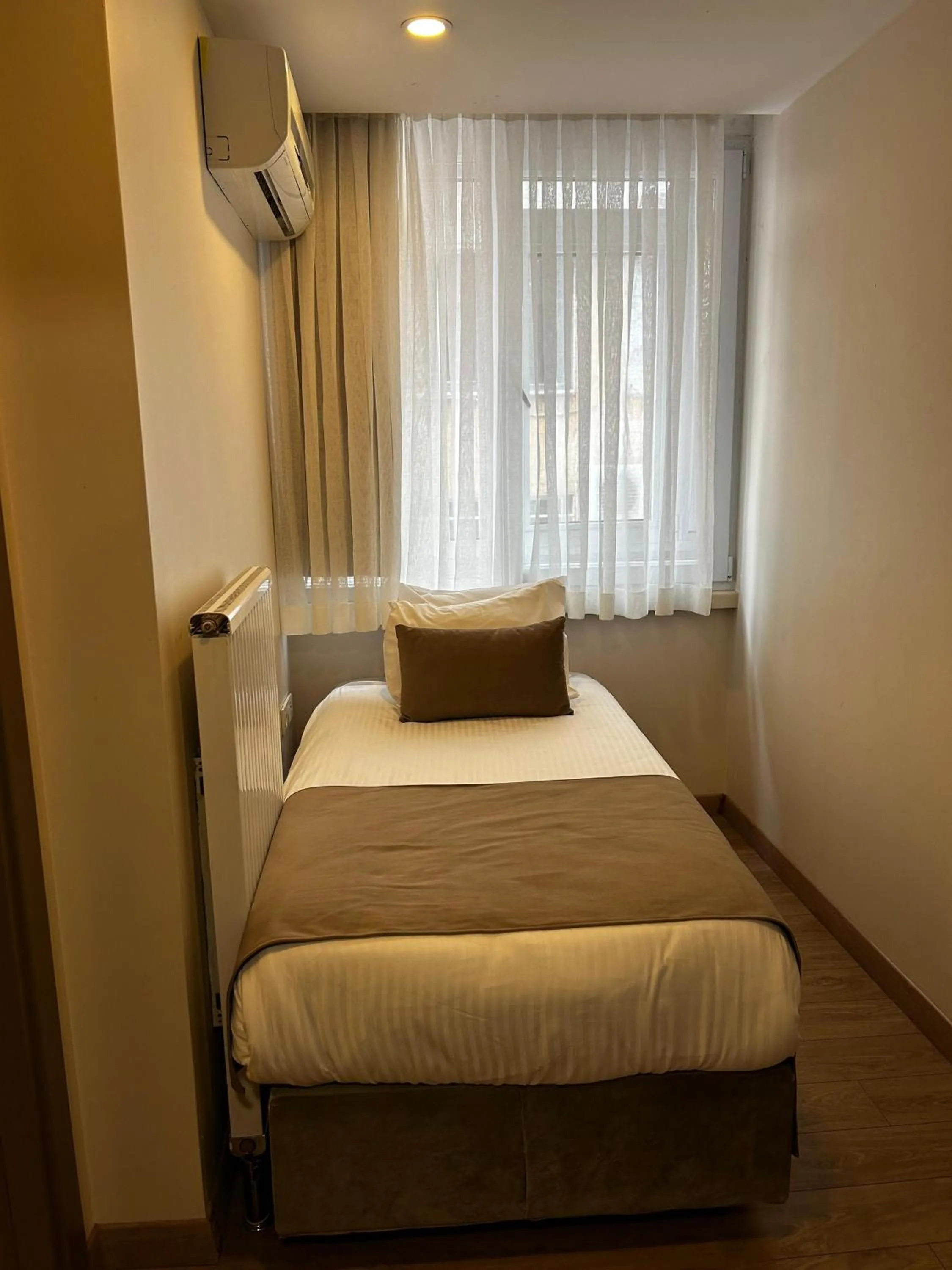 Bed in Cheya Beşiktaş Istanbul Bosphorus City Center Hotel & Suites