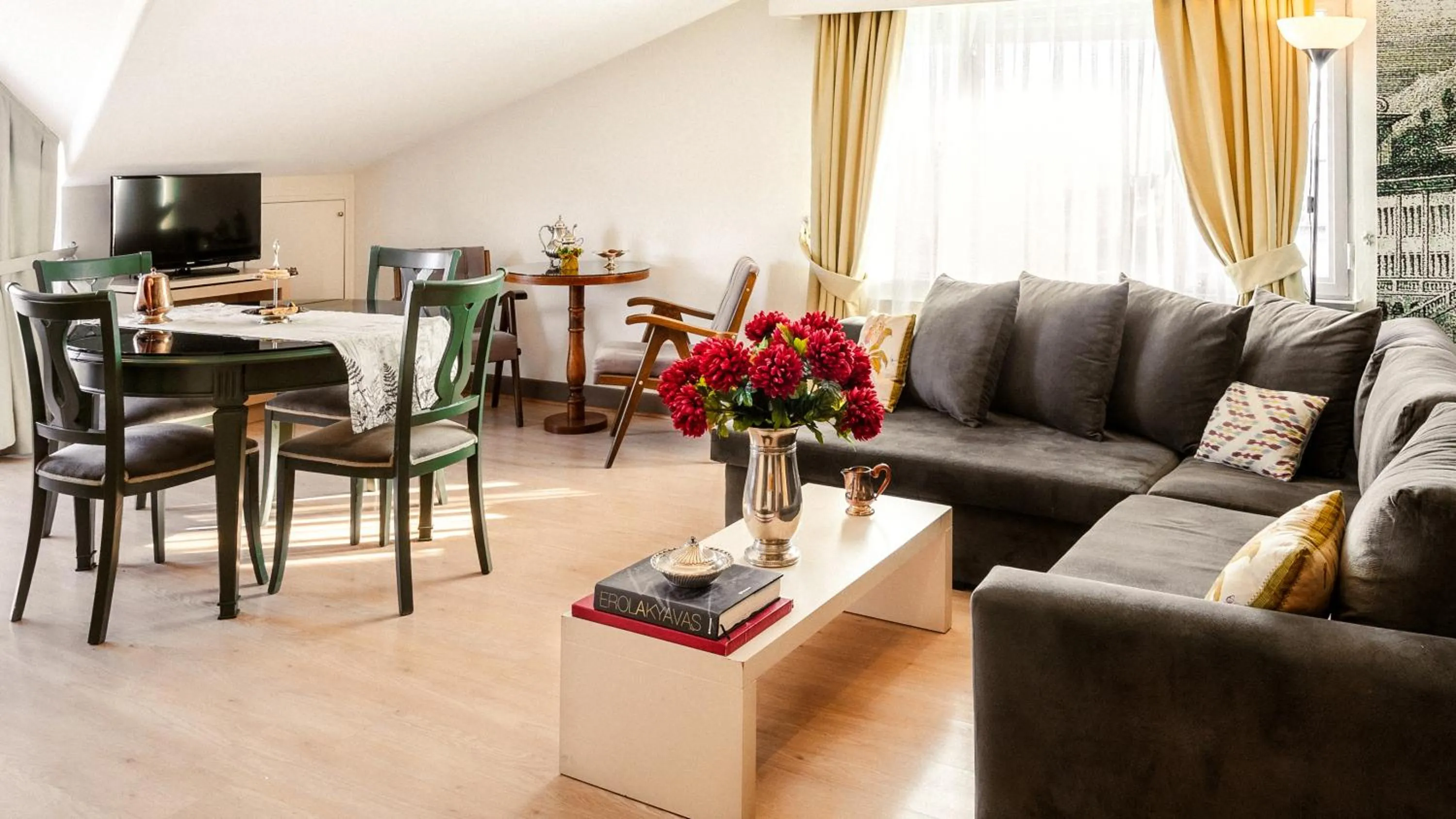 Seating area in Cheya Beşiktaş Istanbul Bosphorus City Center Hotel & Suites