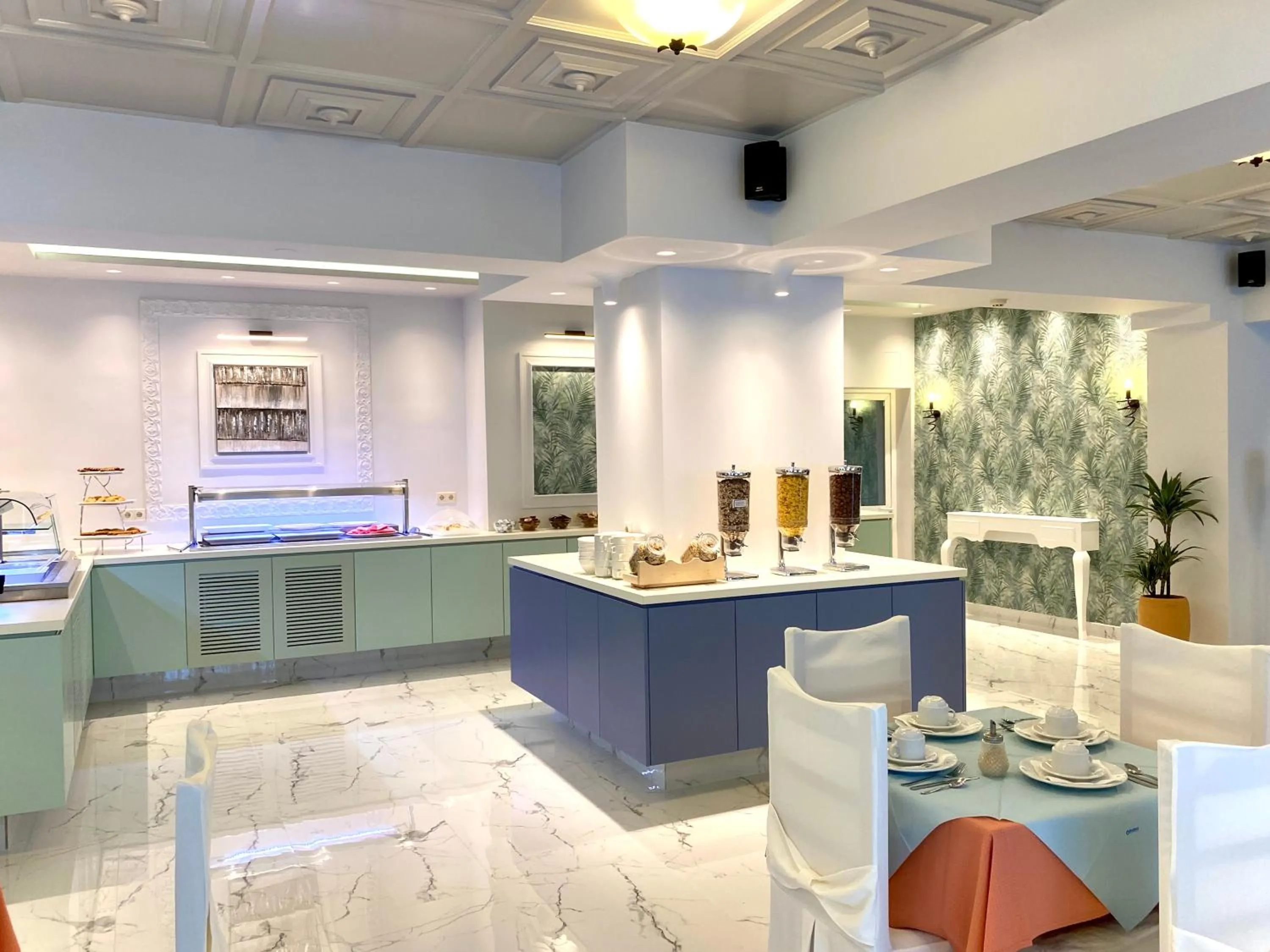 Restaurant/places to eat in Paloma Blanca