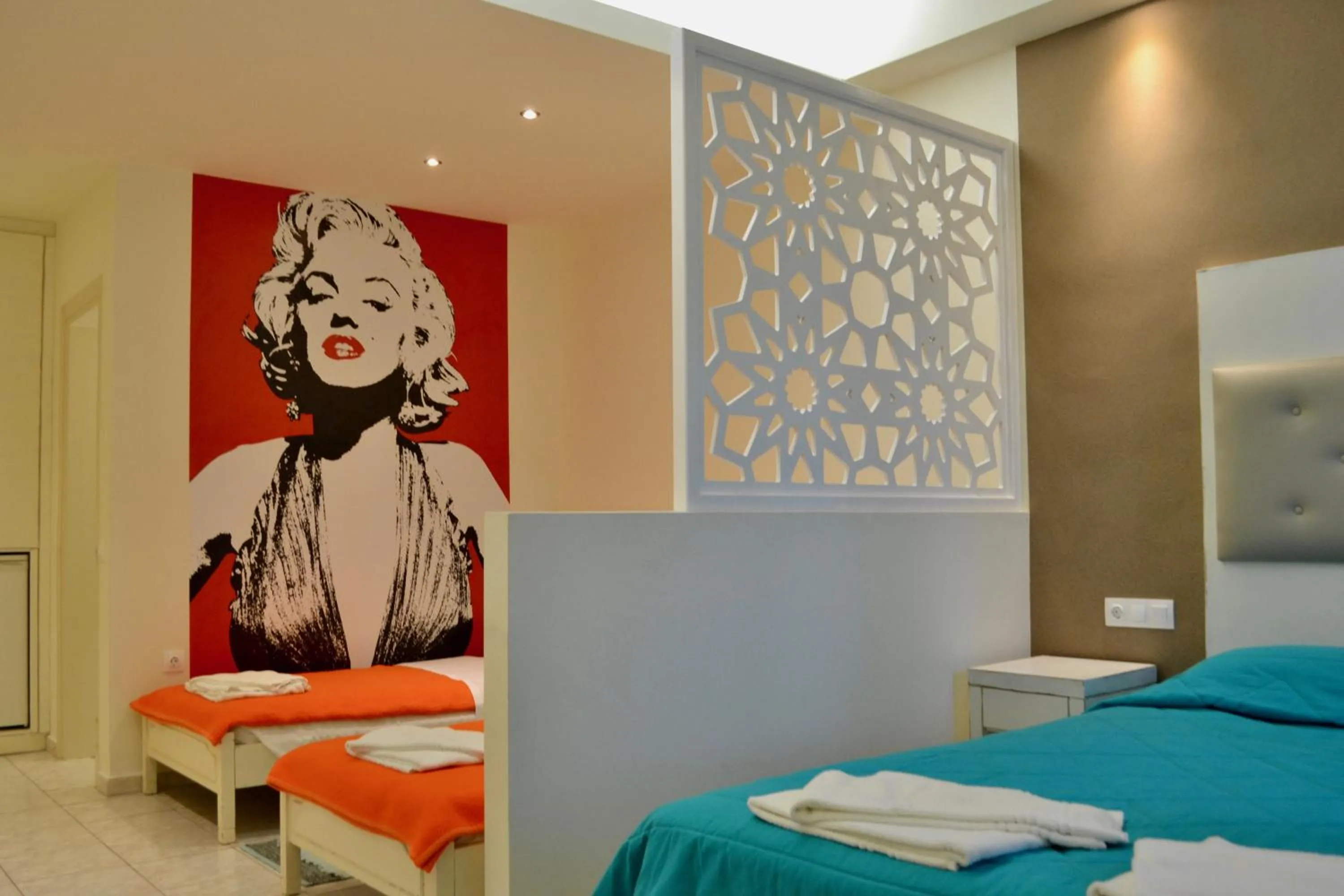 Bedroom, Bed in Paloma Blanca