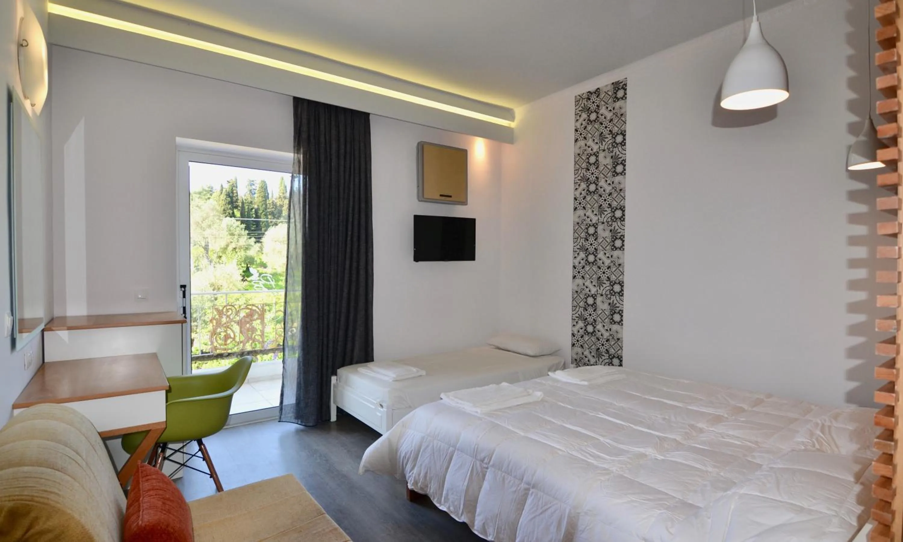 Bedroom, Bed in Paloma Blanca