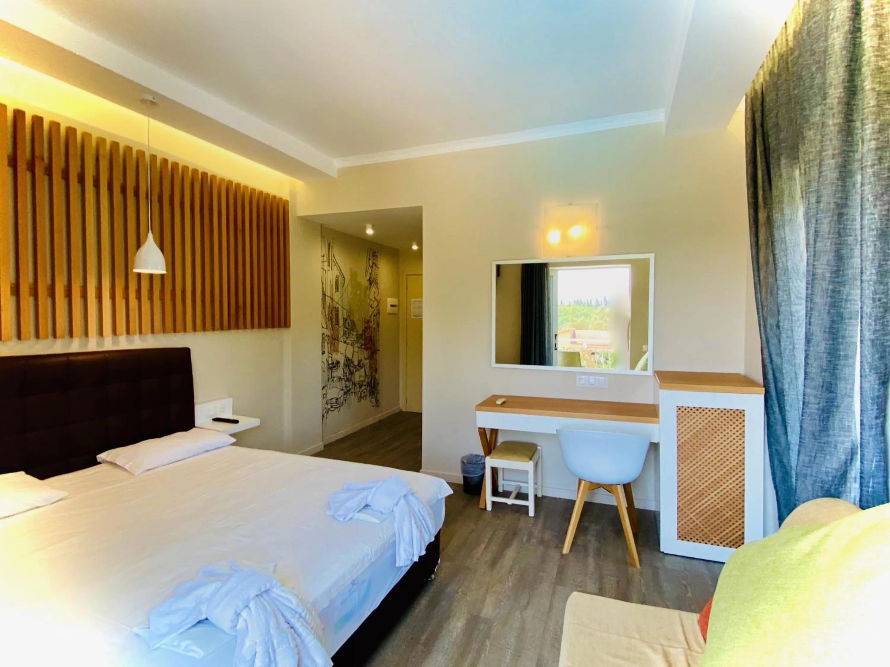 Bedroom, Bed in Paloma Blanca