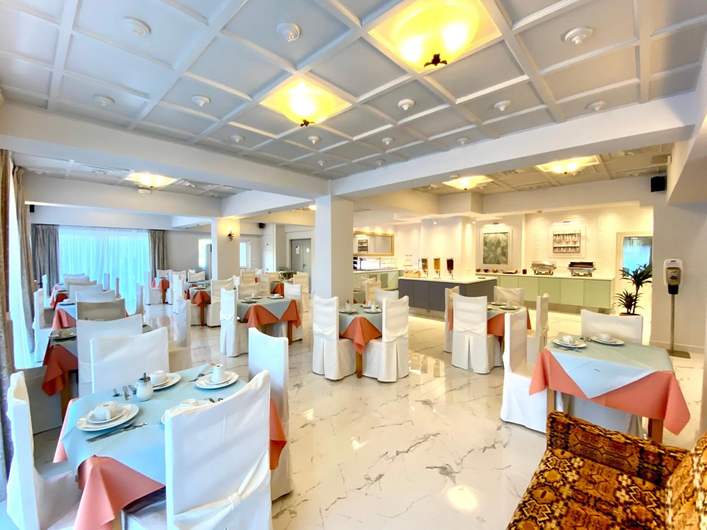 Restaurant/places to eat in Paloma Blanca