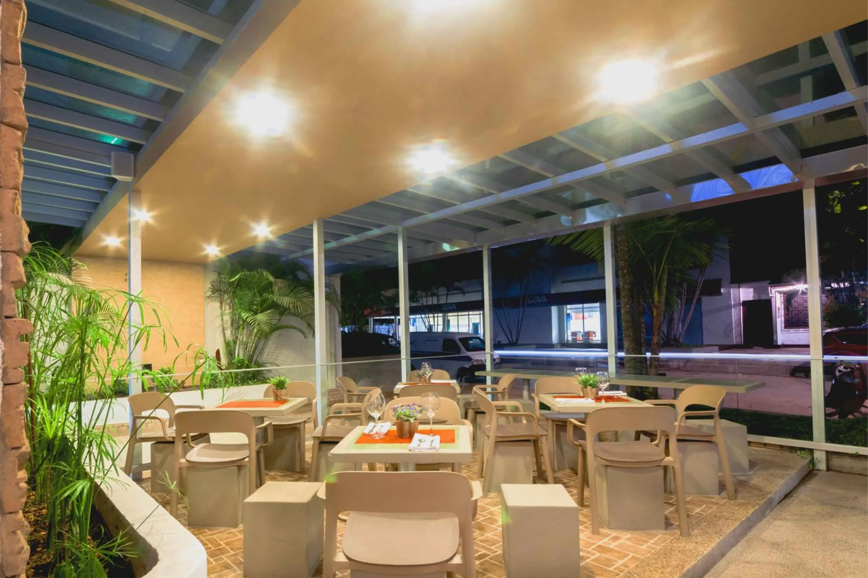 Restaurant/places to eat in Waira Suites