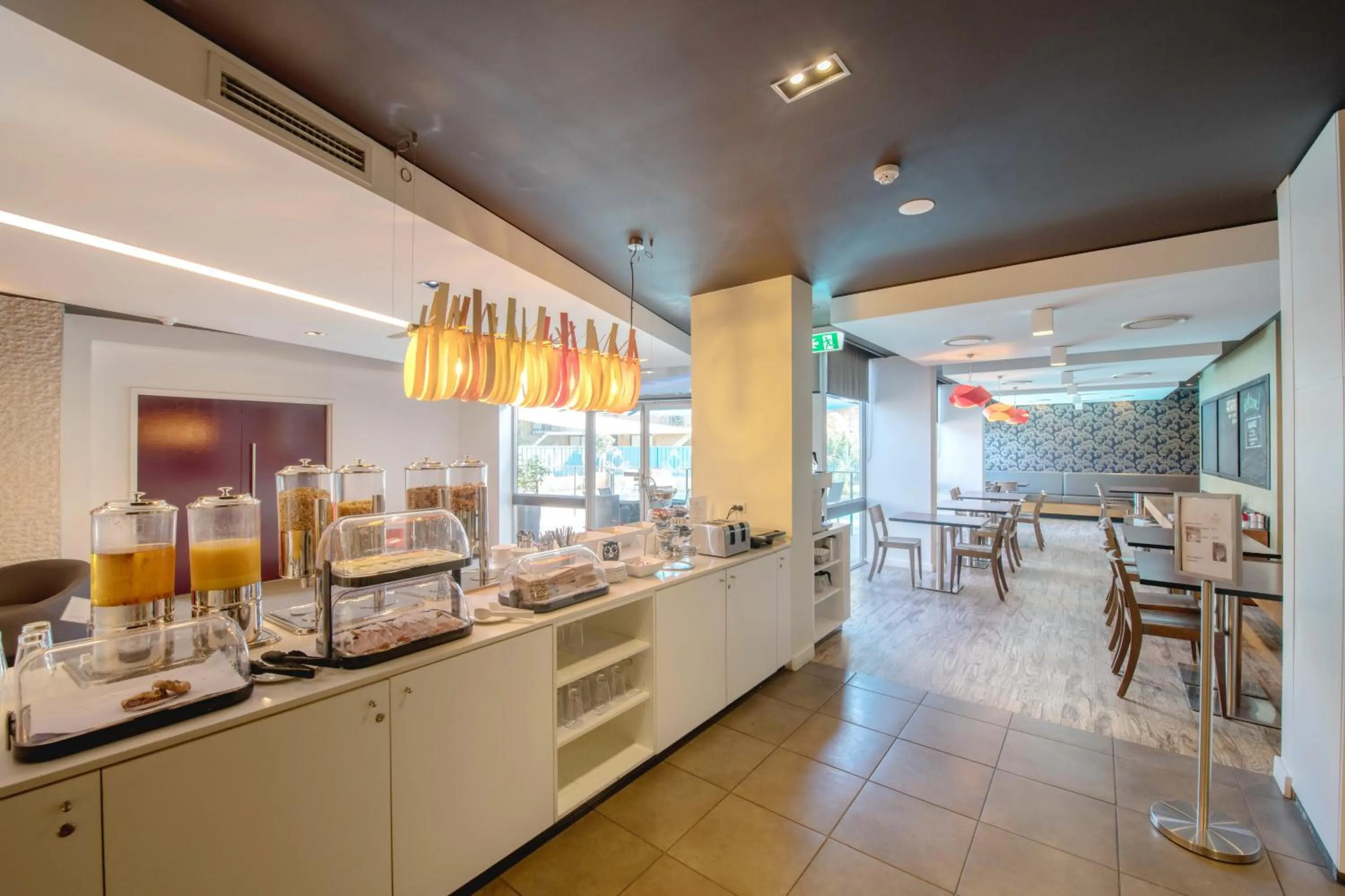 Restaurant/places to eat in Royal Pacific Hotel