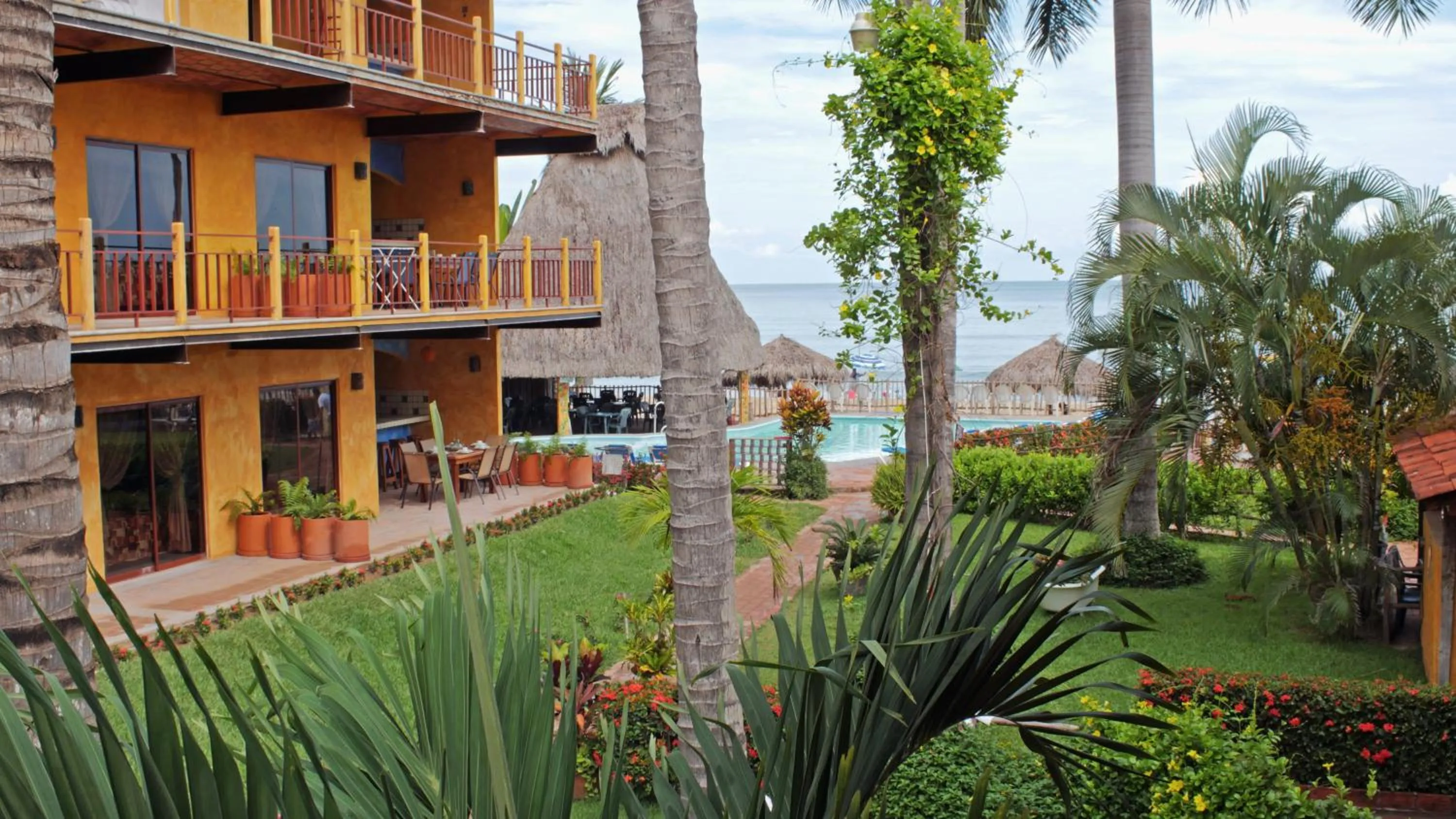 Day in Cabañas del Capitan