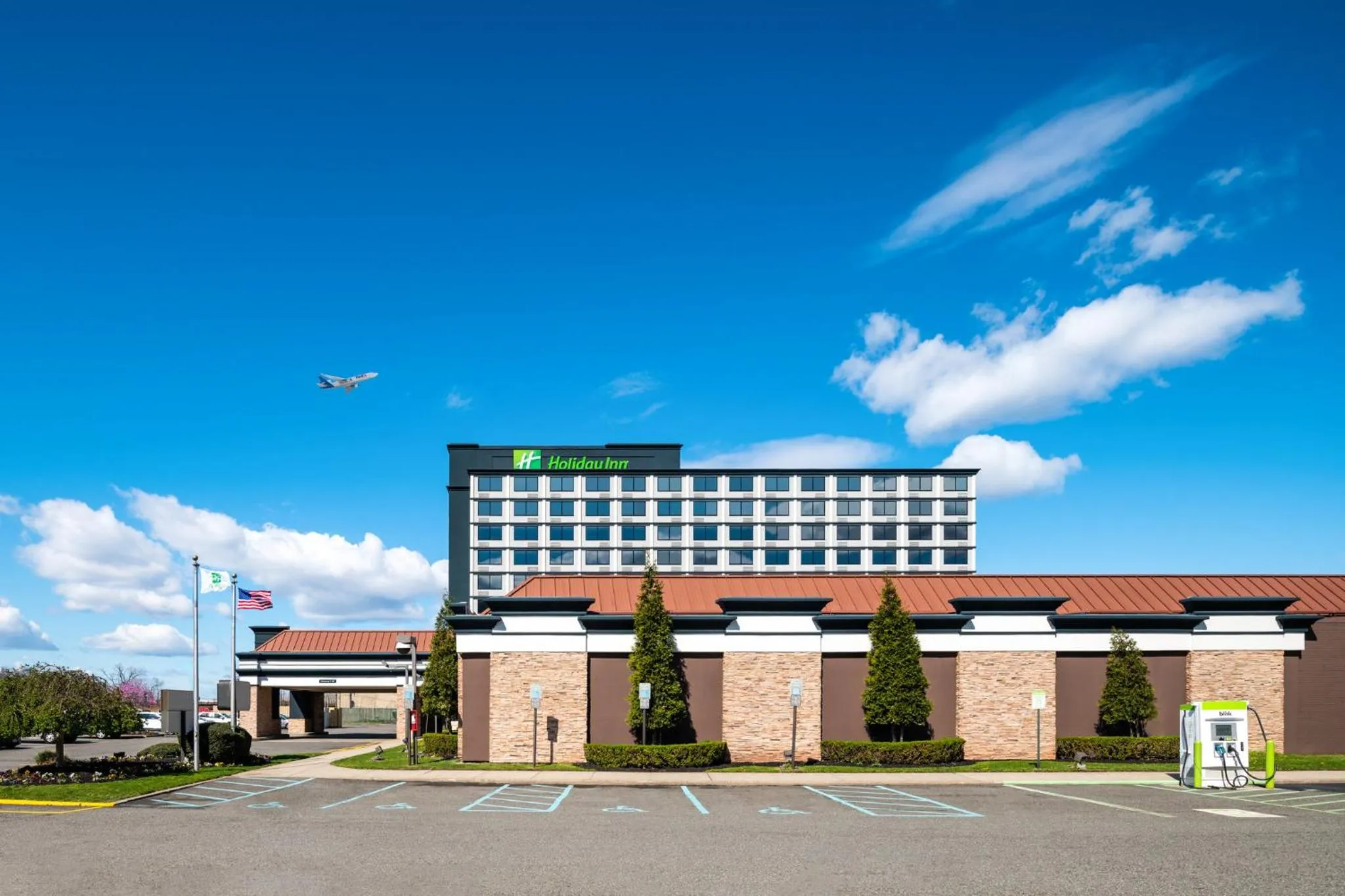 Property building in Holiday Inn Newark International Airport