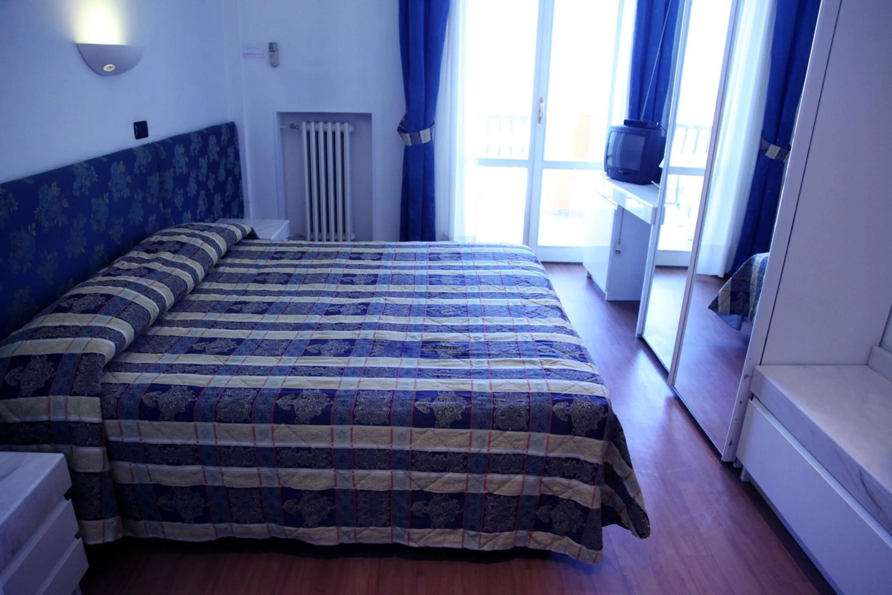 Shower in Hotel Canguro