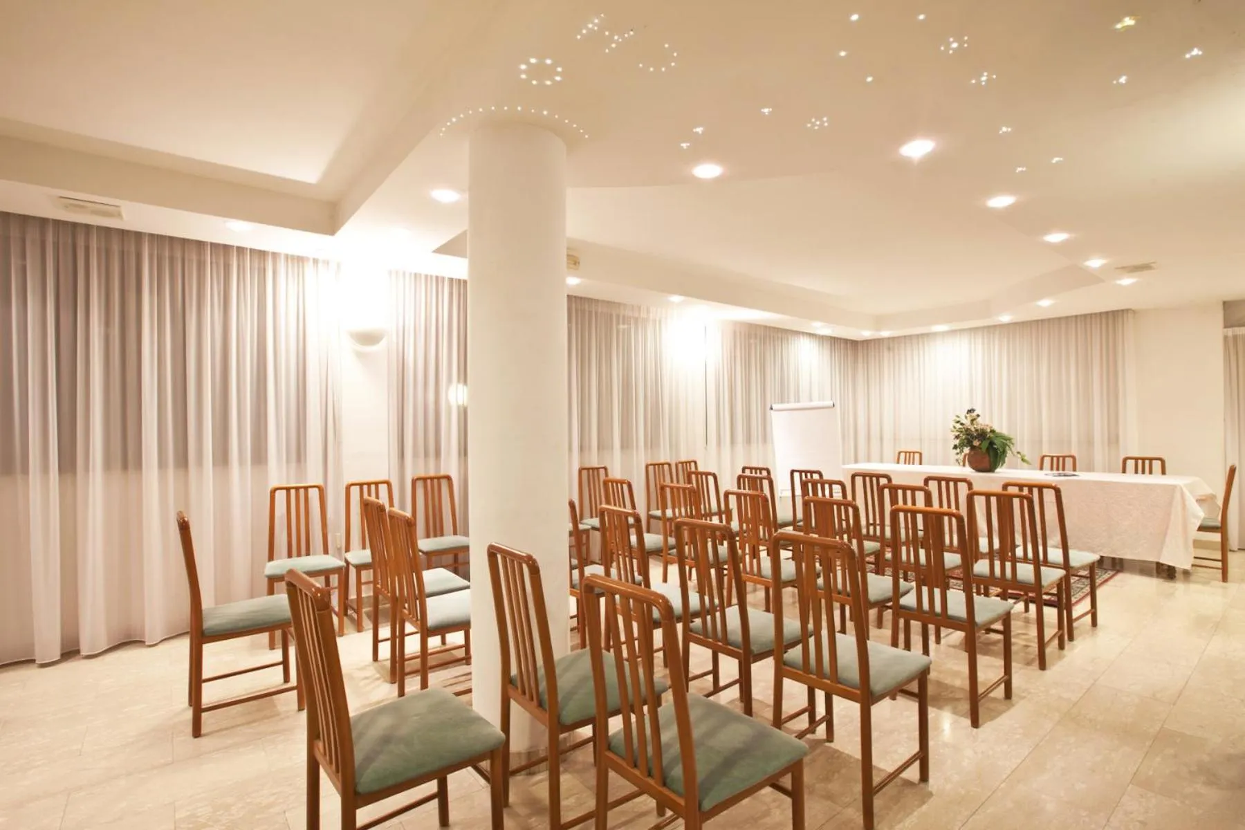 Business facilities in Hotel Canguro