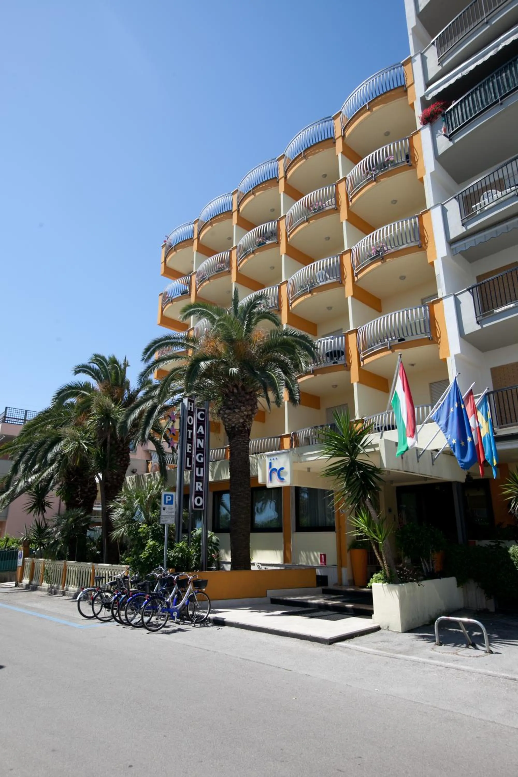 Facade/entrance in Hotel Canguro