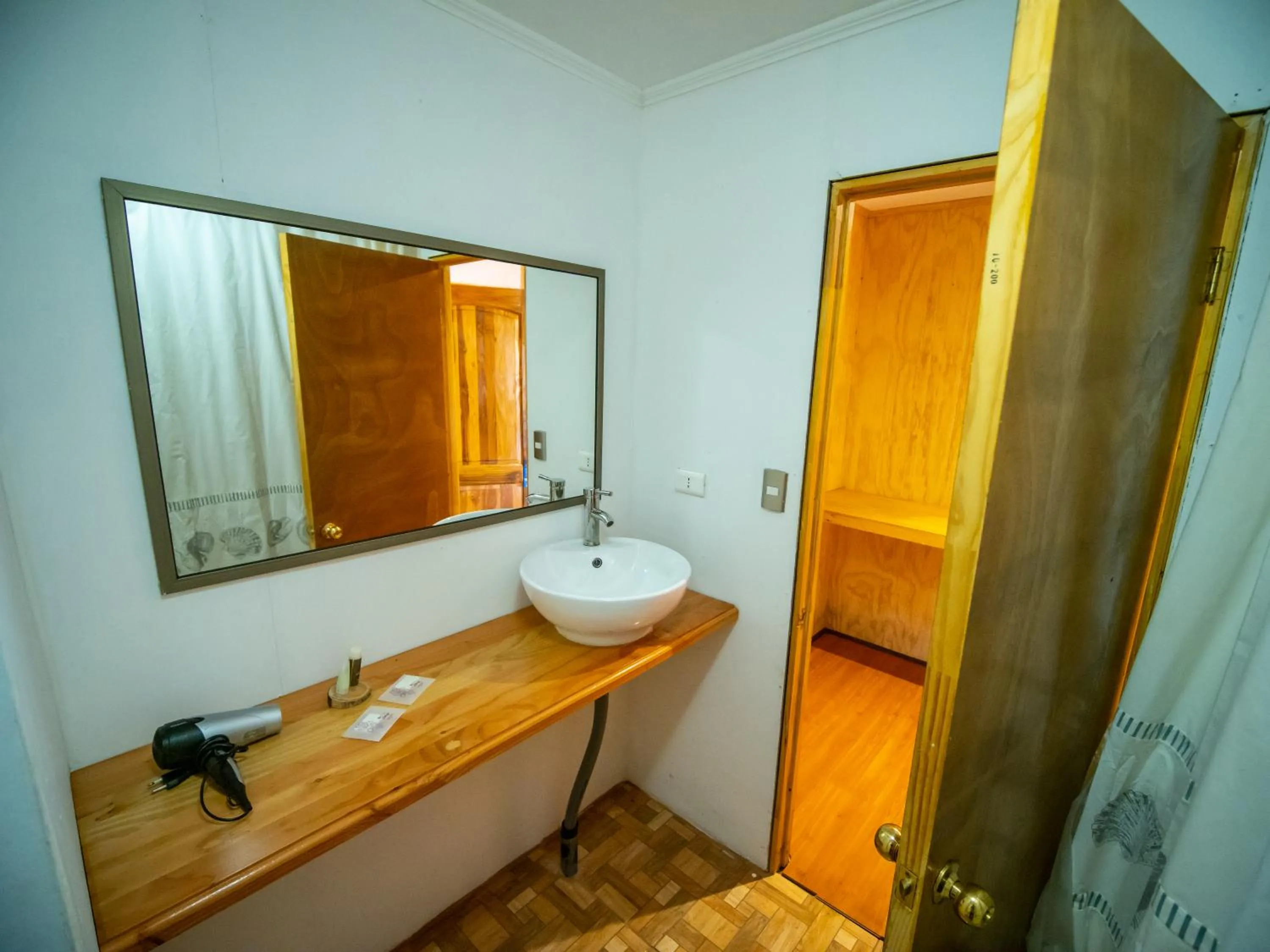 Bathroom in Tupa Hotel