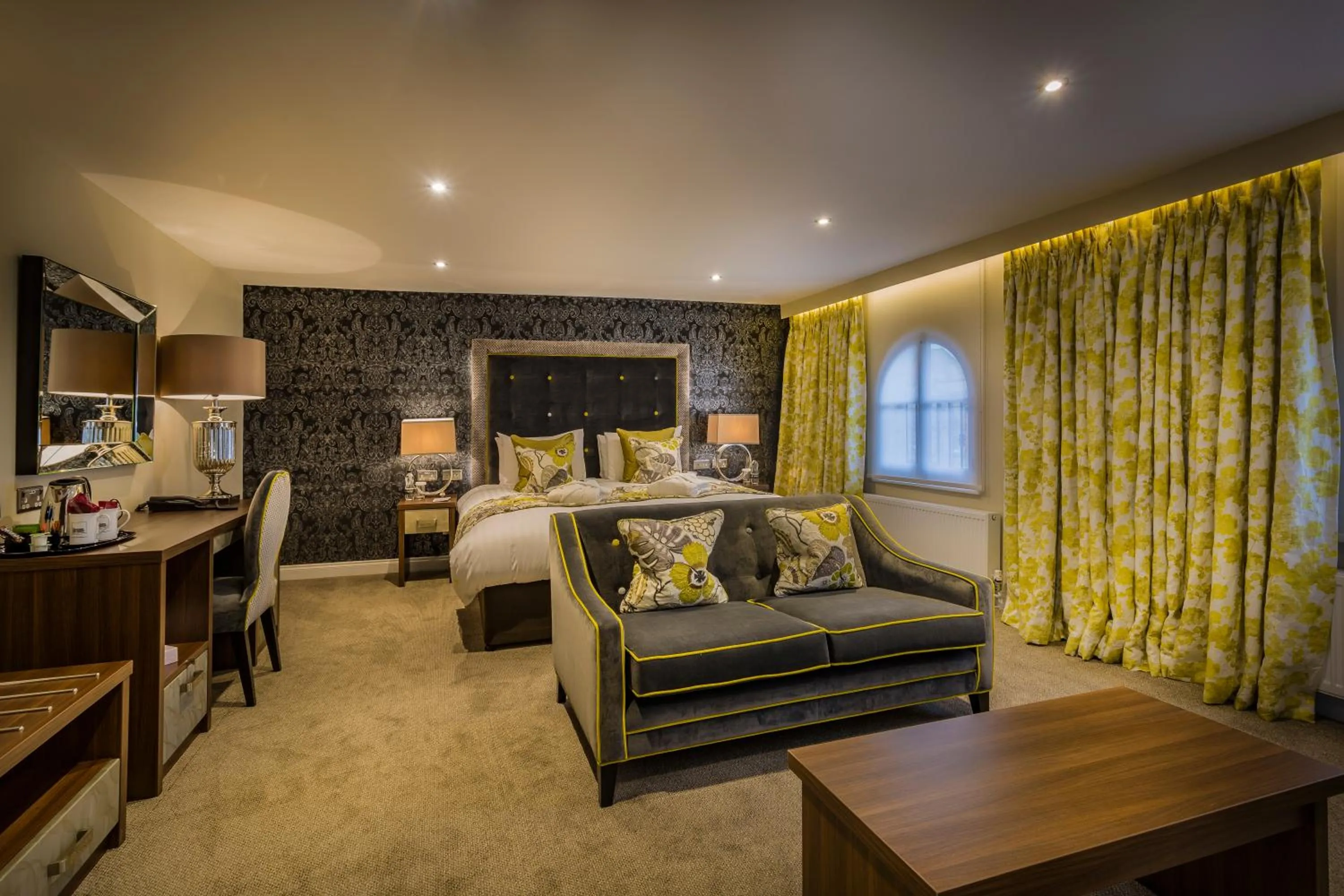 Bedroom, Bed in The Golden Lion Hotel, St Ives, Cambridgeshire - The Coaching Inn Group