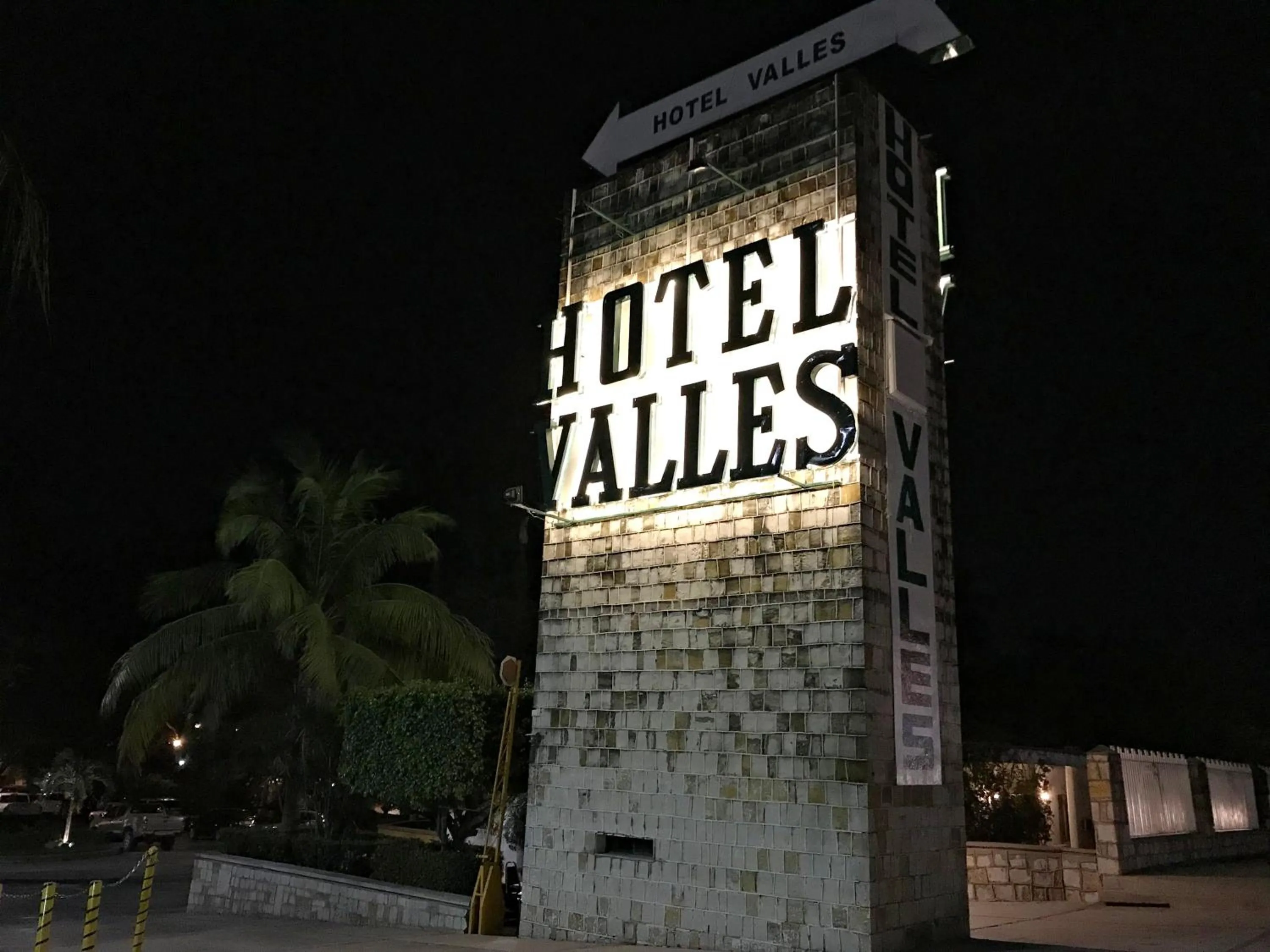 Facade/entrance in Hotel Valles