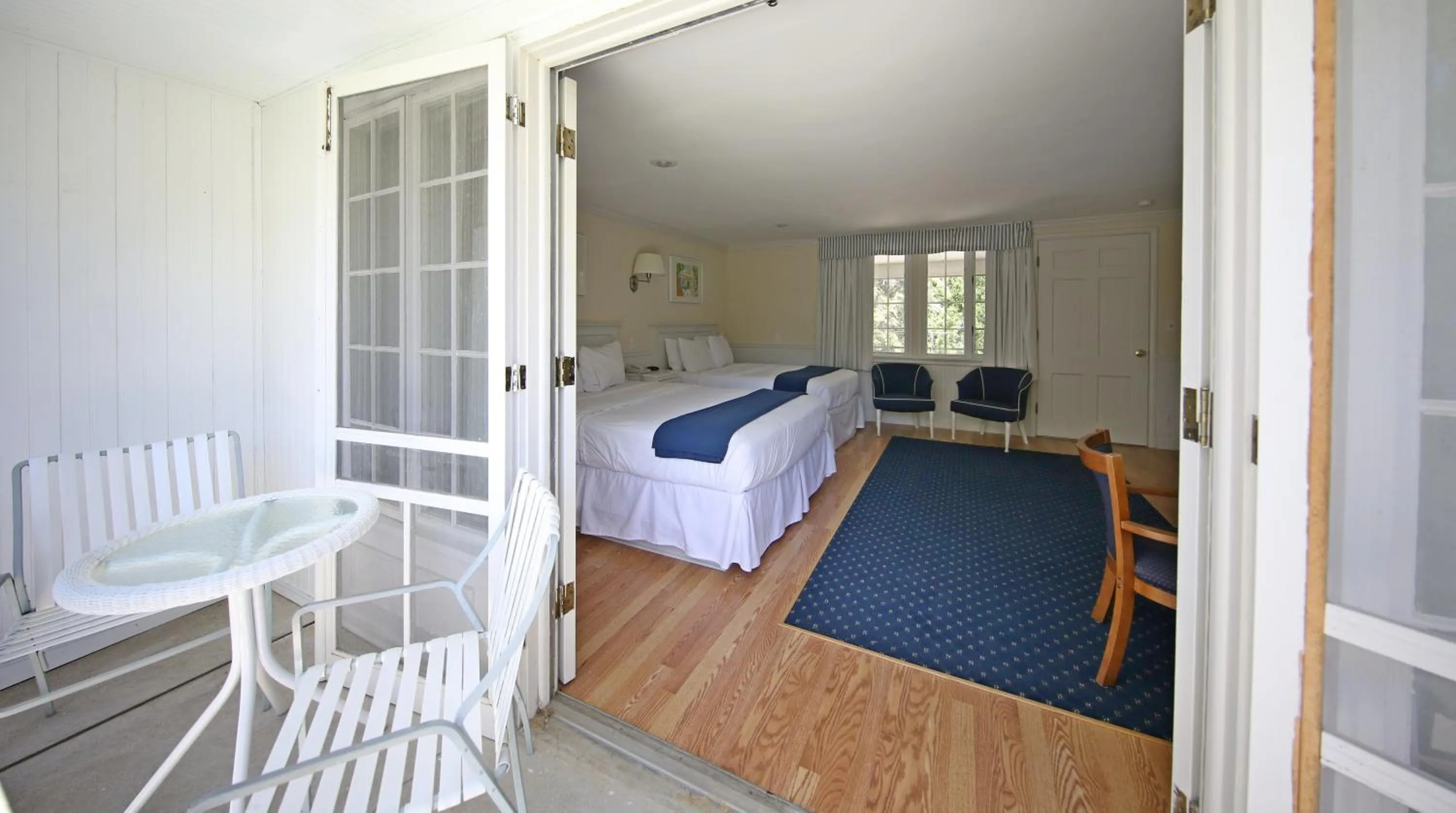 Patio, Bed in Colonial Inn Harbor Springs