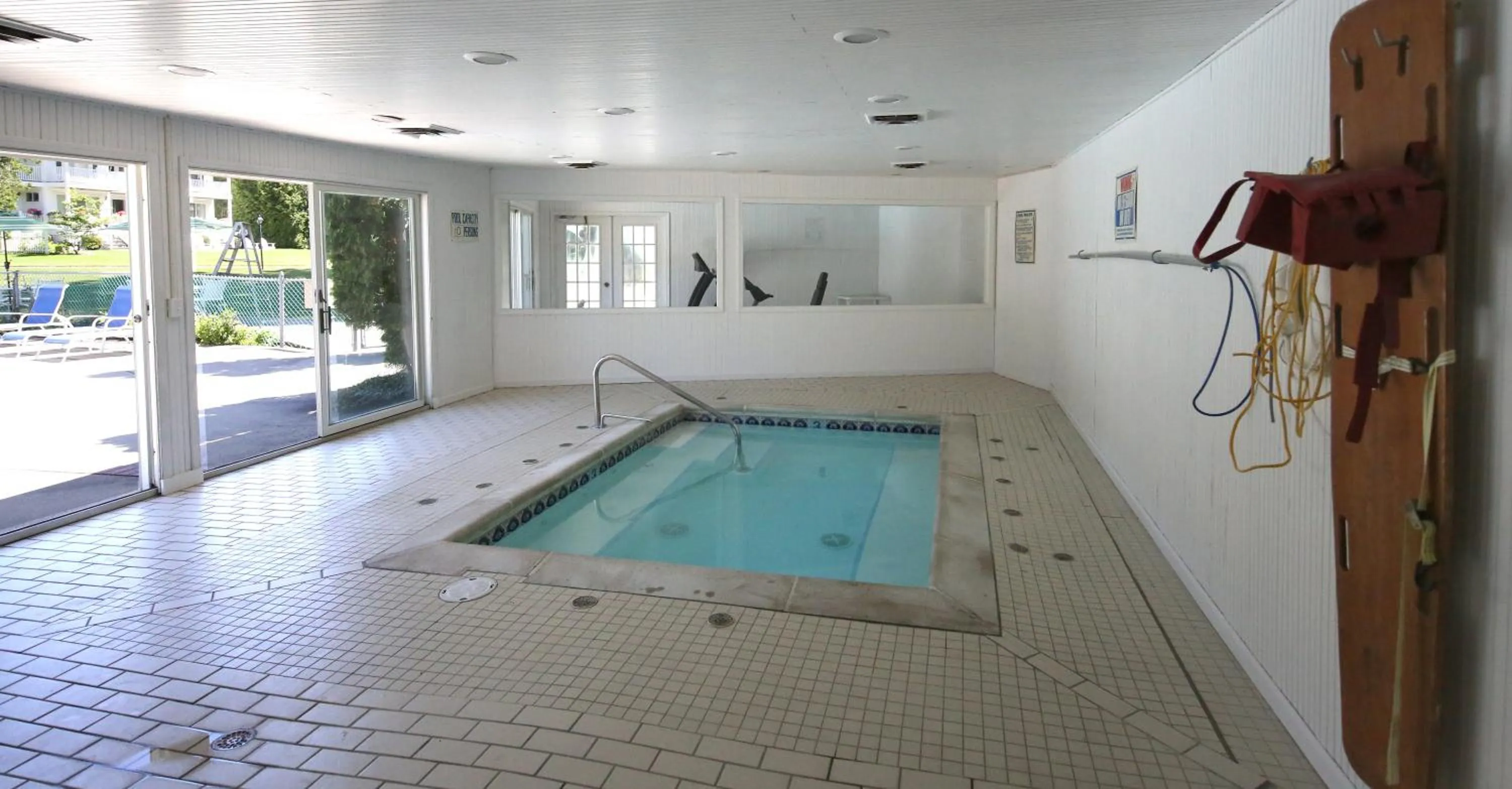 Day in Colonial Inn Harbor Springs