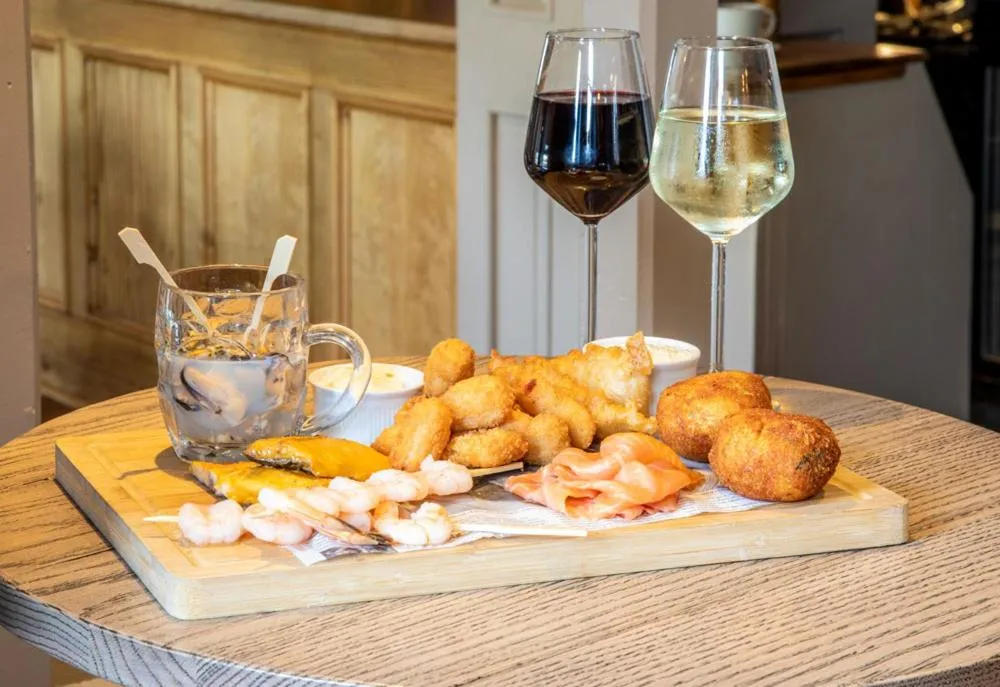 Restaurant/places to eat in Ye Olde Fighting Cocks