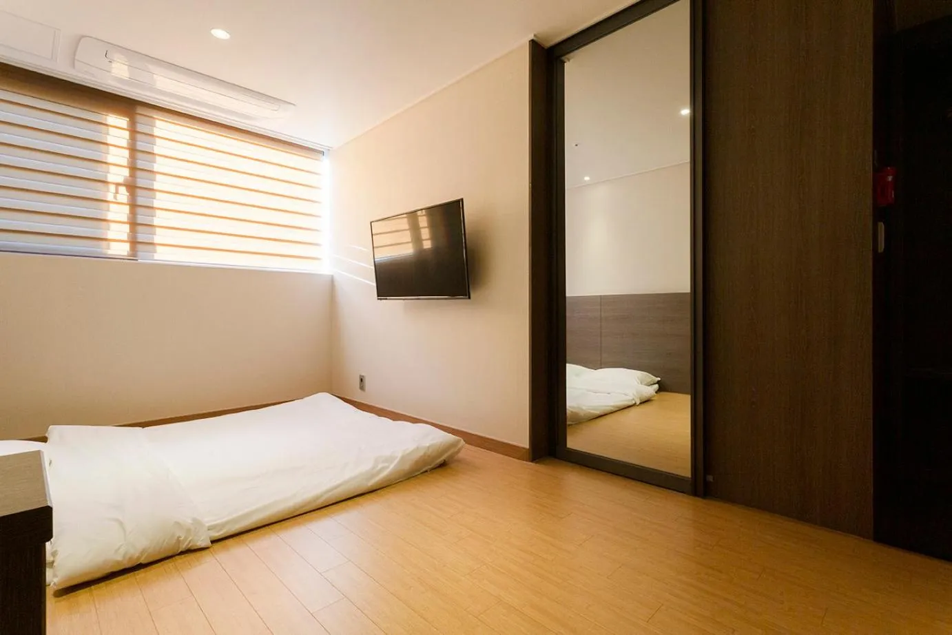 Photo of the whole room, Bed in Grandmillions Hotel Seogwipo