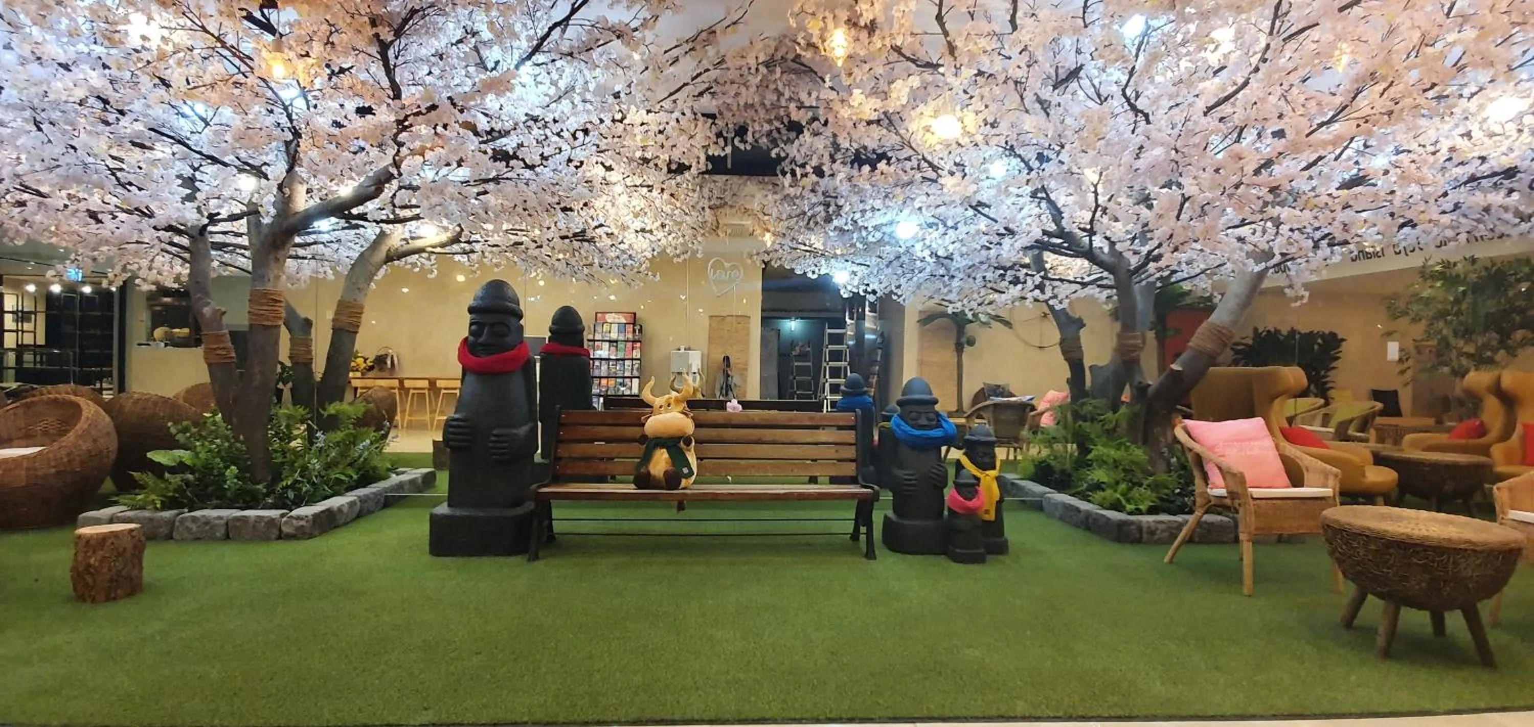 Communal lounge/ TV room in Grandmillions Hotel Seogwipo